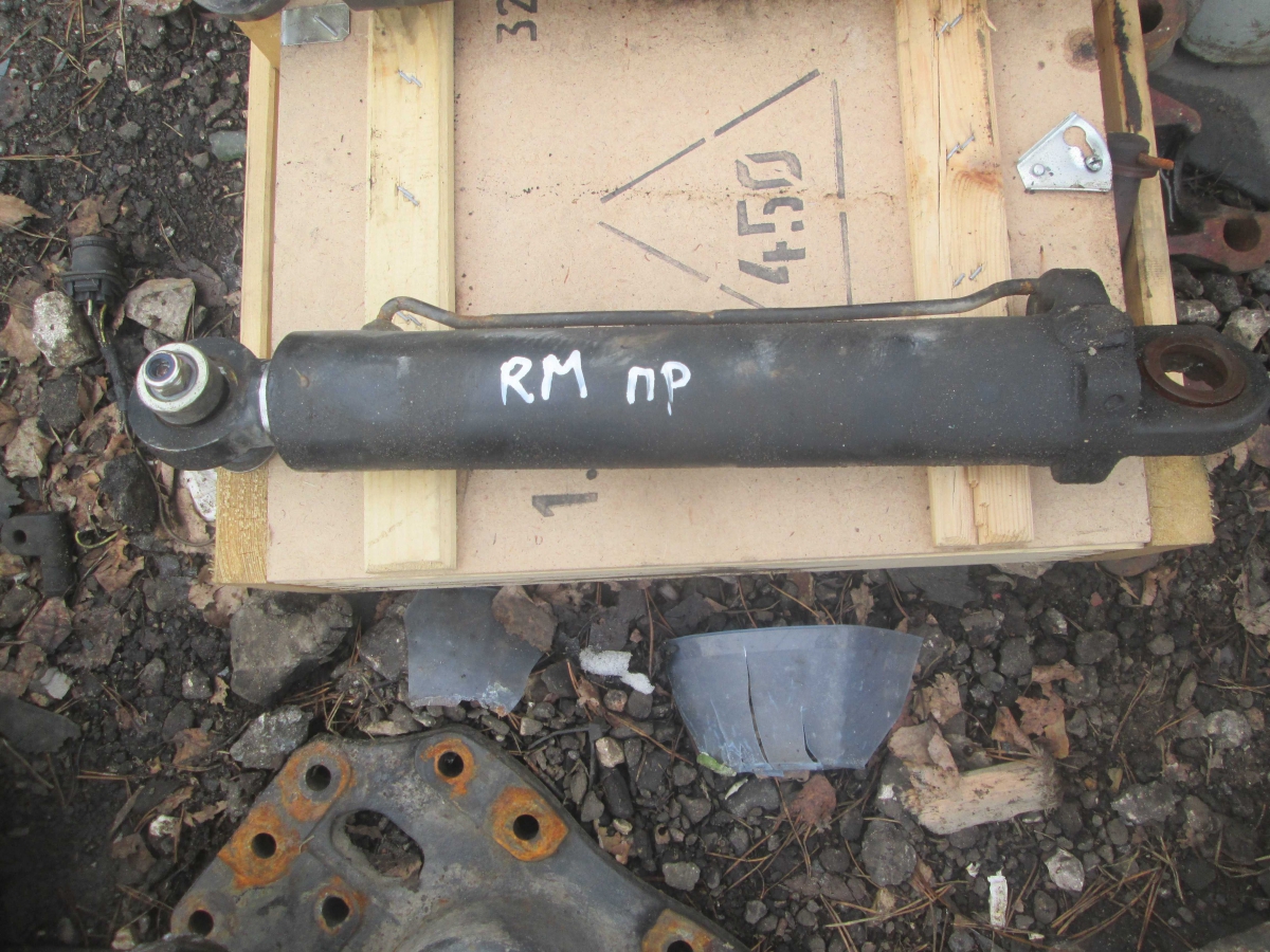 22250 5010228866 гидроцилиндр подъёма кабины правый 3 отверстия RENAULT MAGNUM AE440