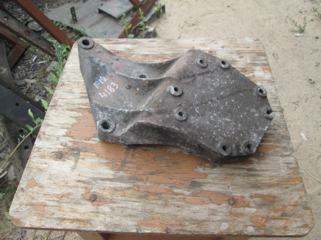 24183 1675971 Кронштейн кулисы КПП Volvo F12