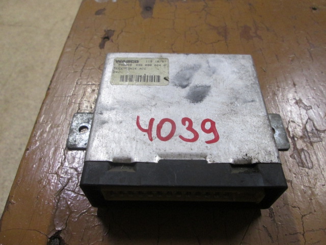 24039 Блок управления климатической установкой MAN 4460900240