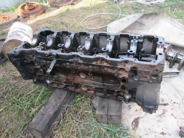 24469 504105687 Блок двигателя Iveco Stralis курсор 8