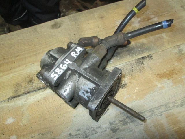 25864 0115326 Кран ножной подпедальный тормозной Renault Magnum рено