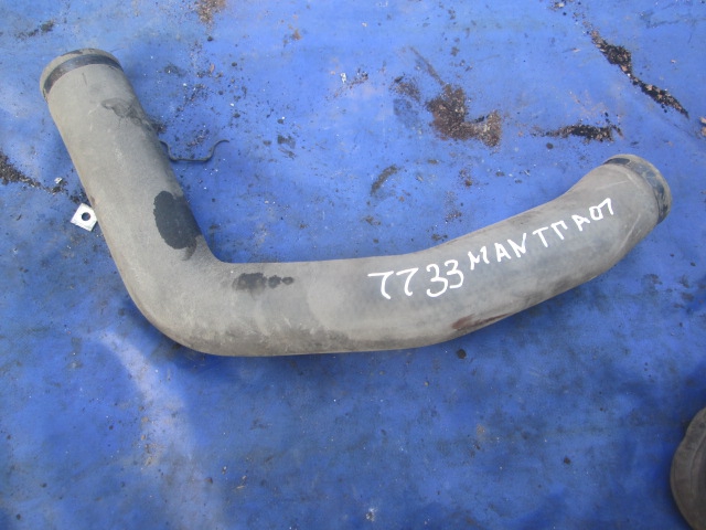 27733 Патрубок радиатора нижний 81963010677 MAN TGA D2066LF02 2007