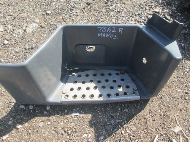 27862 Корпус подножка кабины нижняя правая 81615100802 81615105187 MAN TGA 2003