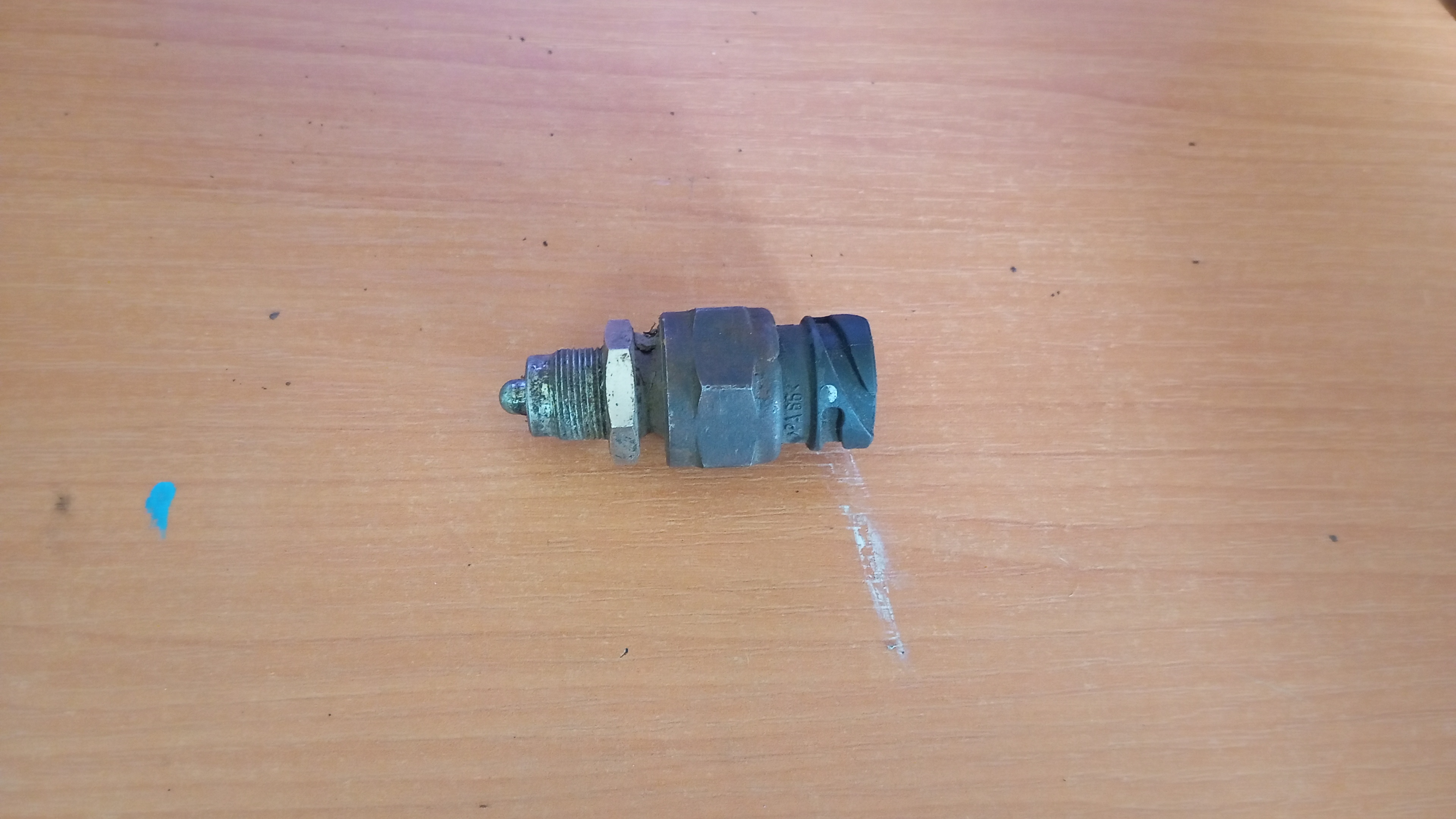 Датчик блокировки дифференциала Volvo FH 3181941 2798387 2823362 2948077 3015515 3032342 235385