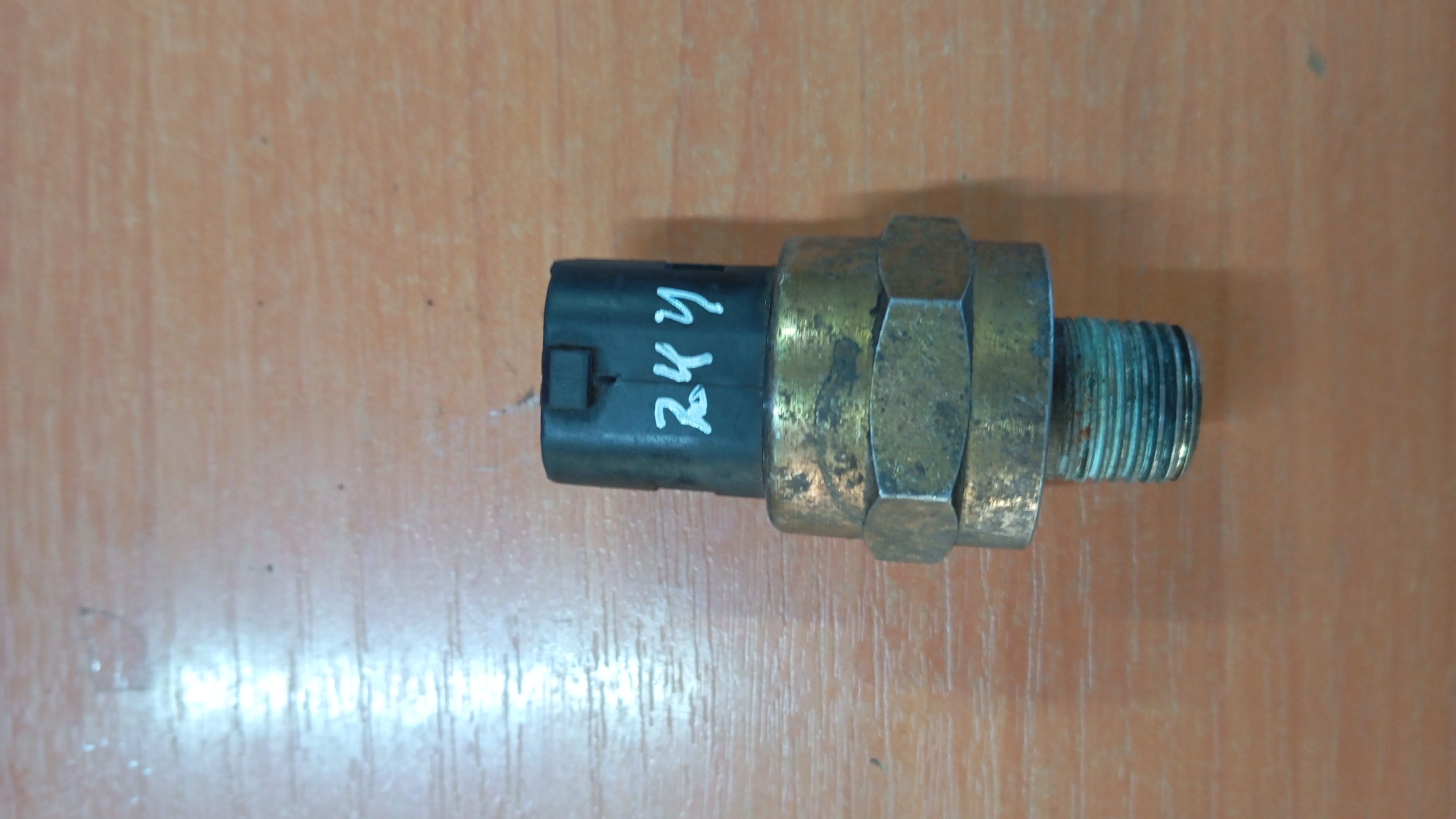 Датчик давления топлива Вольво Volvo 1087960 20382505