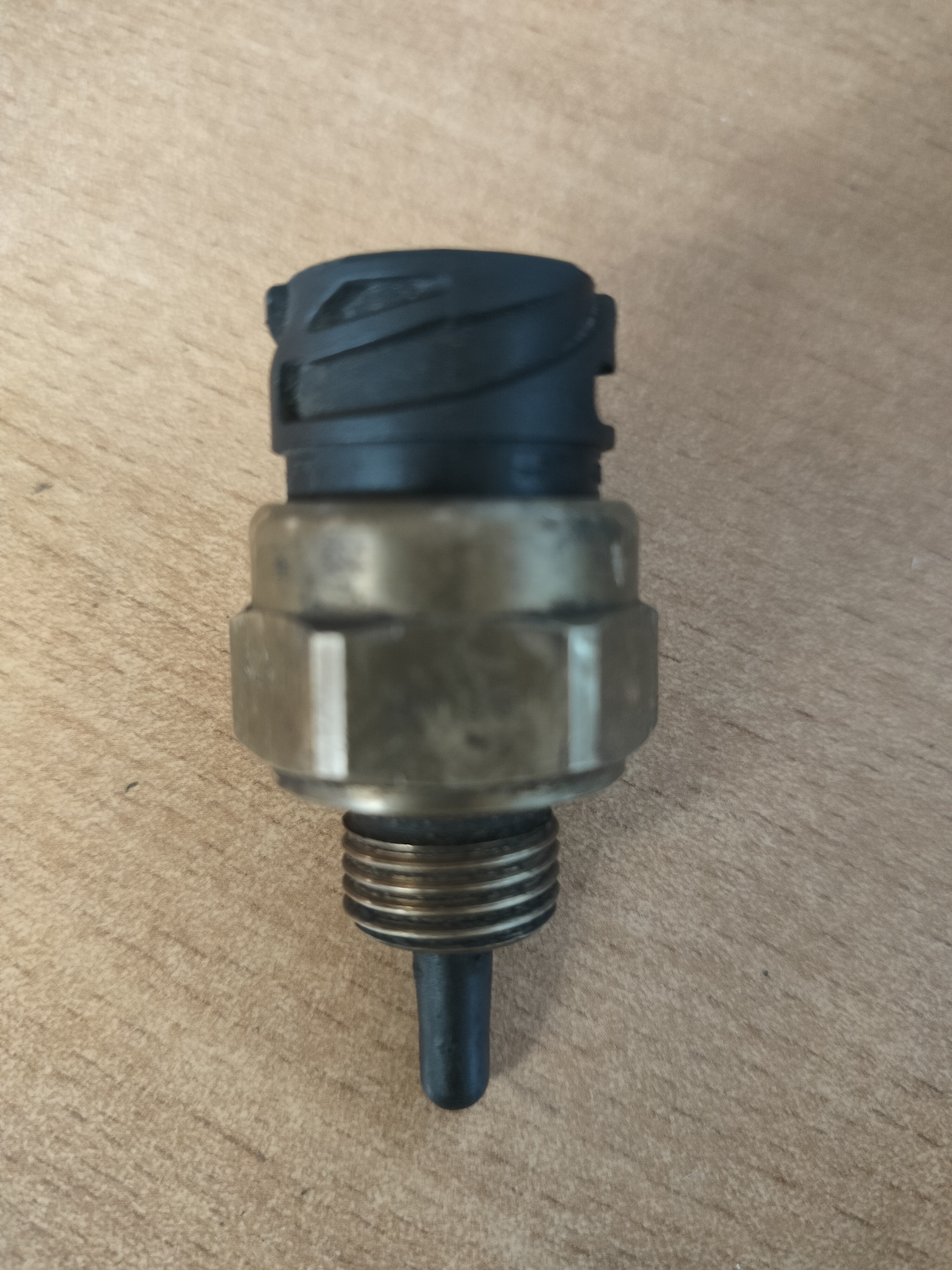 Датчик температуры нагнетаемого воздуха турбины 51274210165 329010156 215011072 122020190