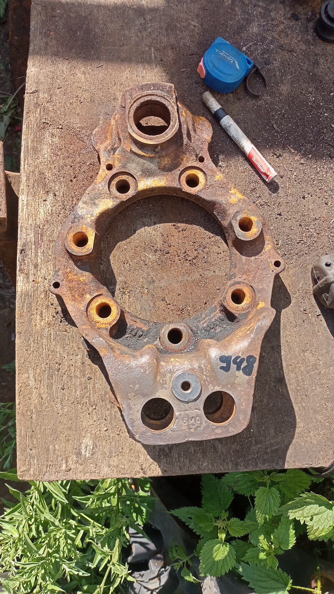 супорт тормозной барабанный задний мерседес 8Х4 самосвал