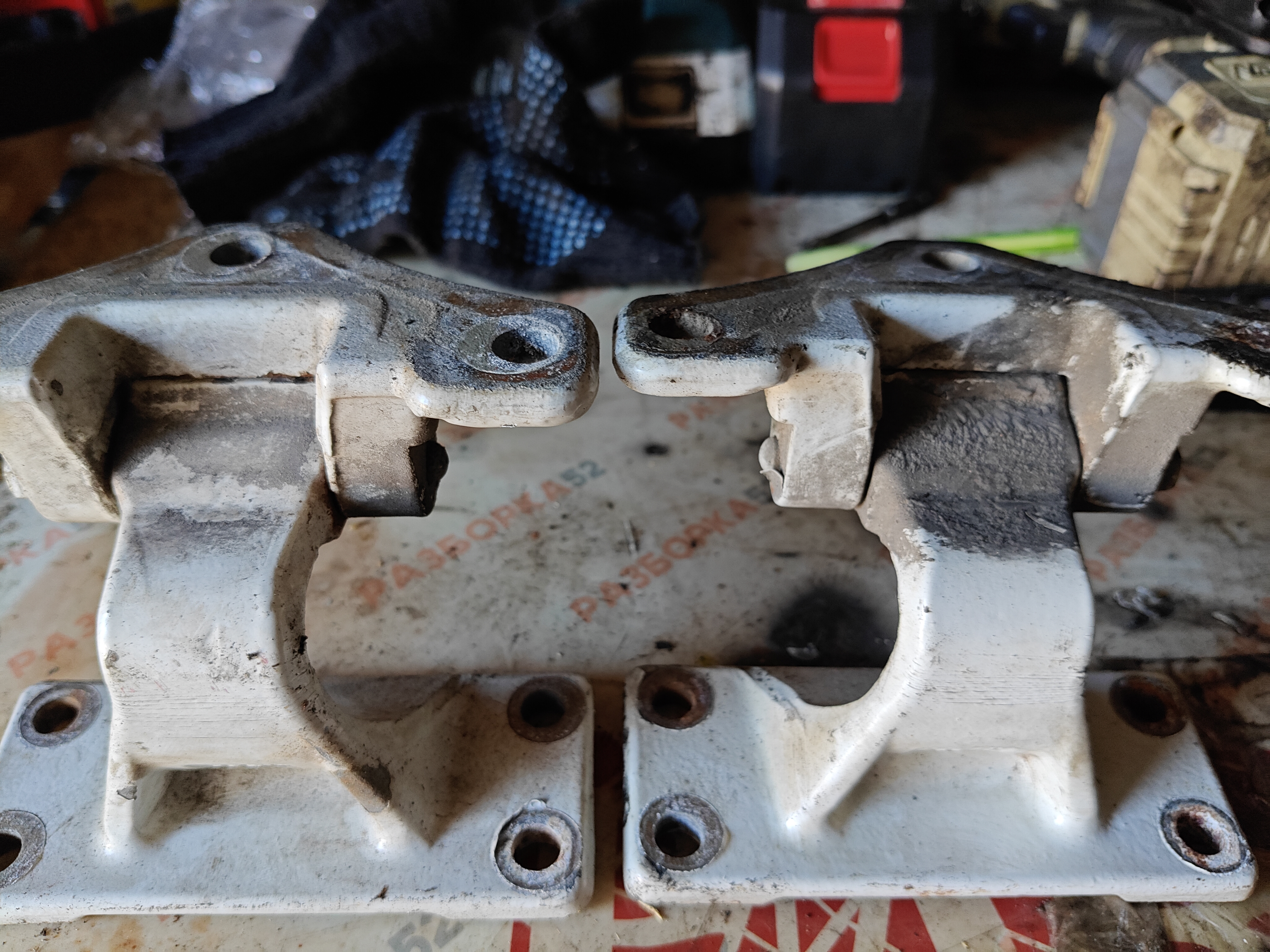 Петля двери правая 5010225929  Рено премиум Renault Premium DCI320 2005 рено мидл Renault Midlum