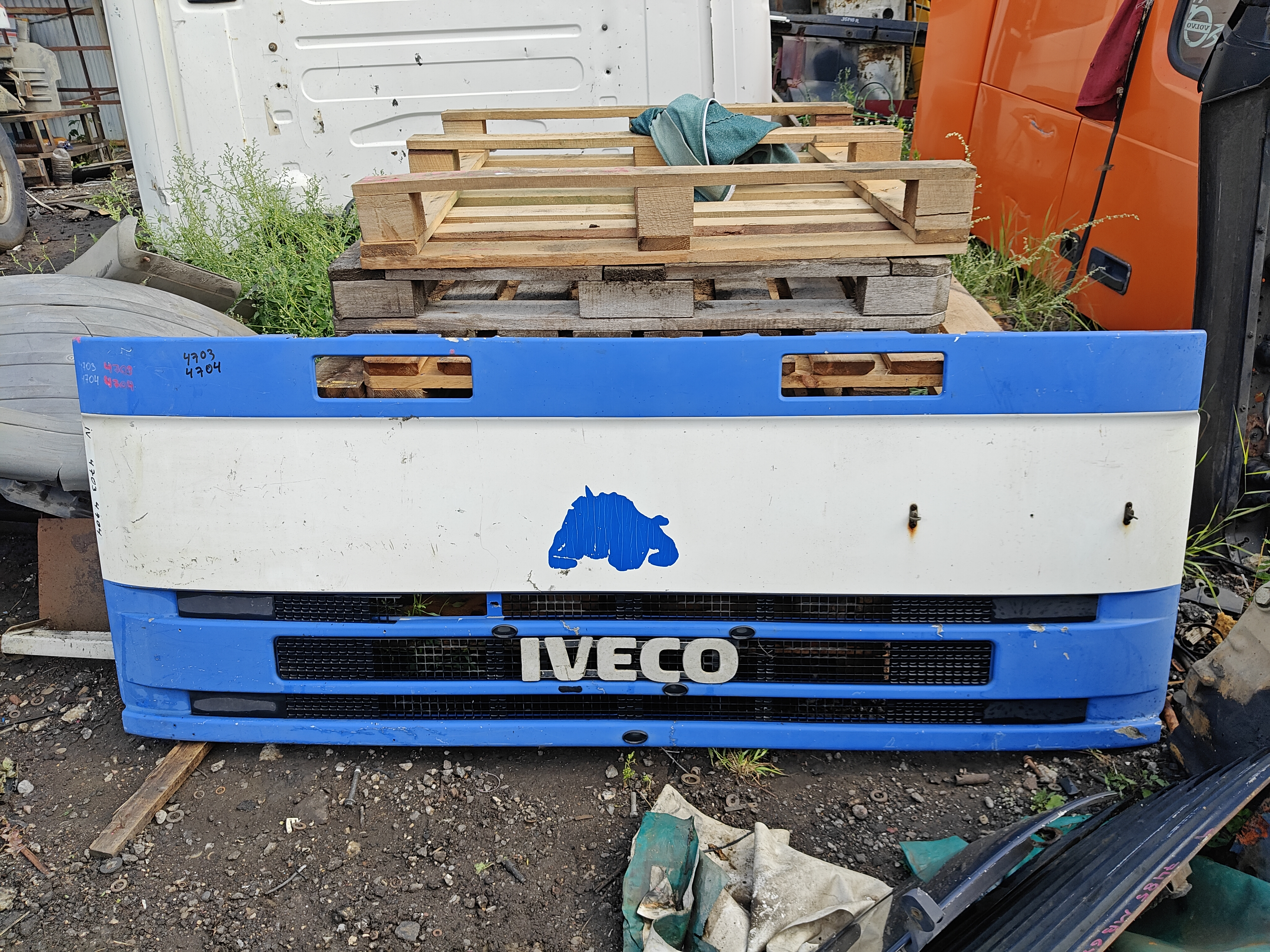 24703 капот решётка радиатора Ивеко евротех 8143899 8143892 8143891