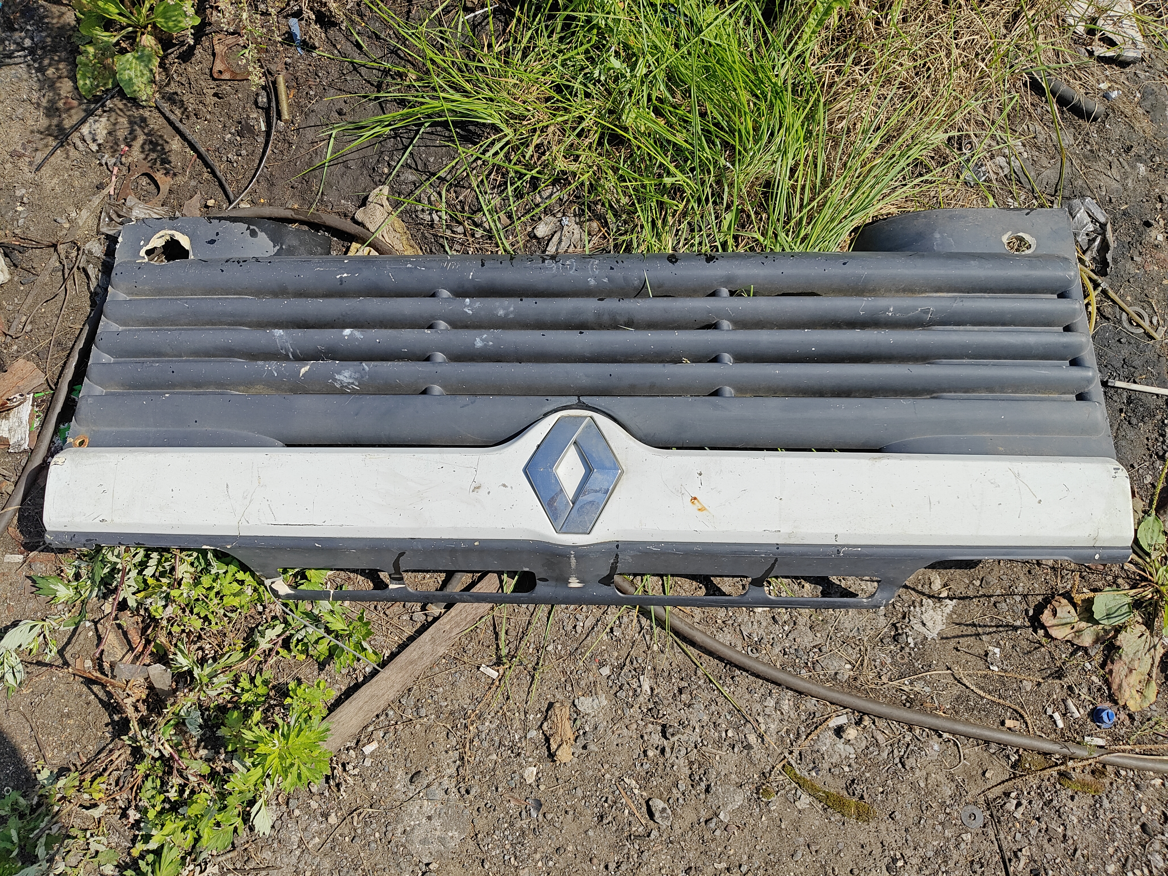 29127  Решетка радиатора 5010227345 5010353336 Рено Магнум MACK430