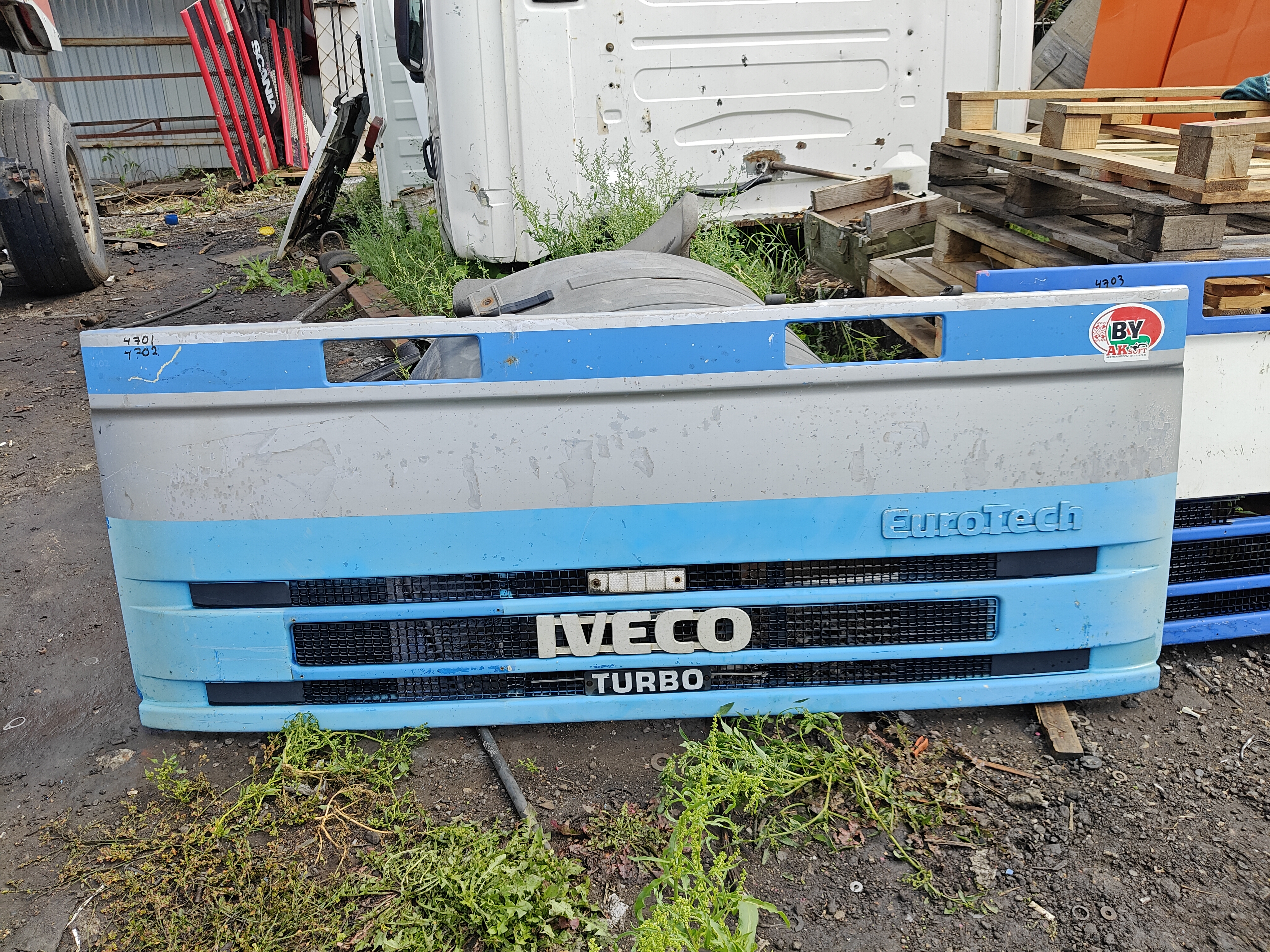 24701 капот решётка радиатора IVECO EURO TECH 8143899 8143892 8143891