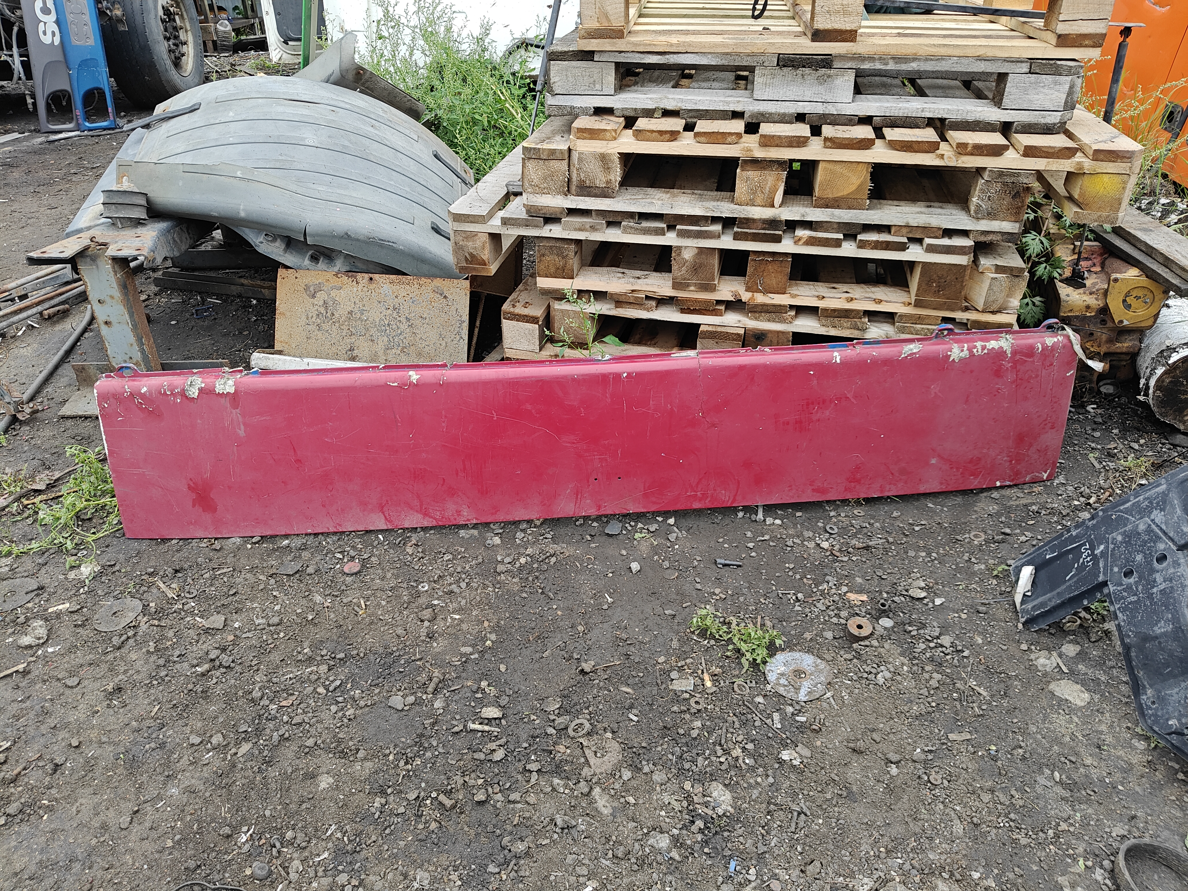 Капот Мерседес актрос красный