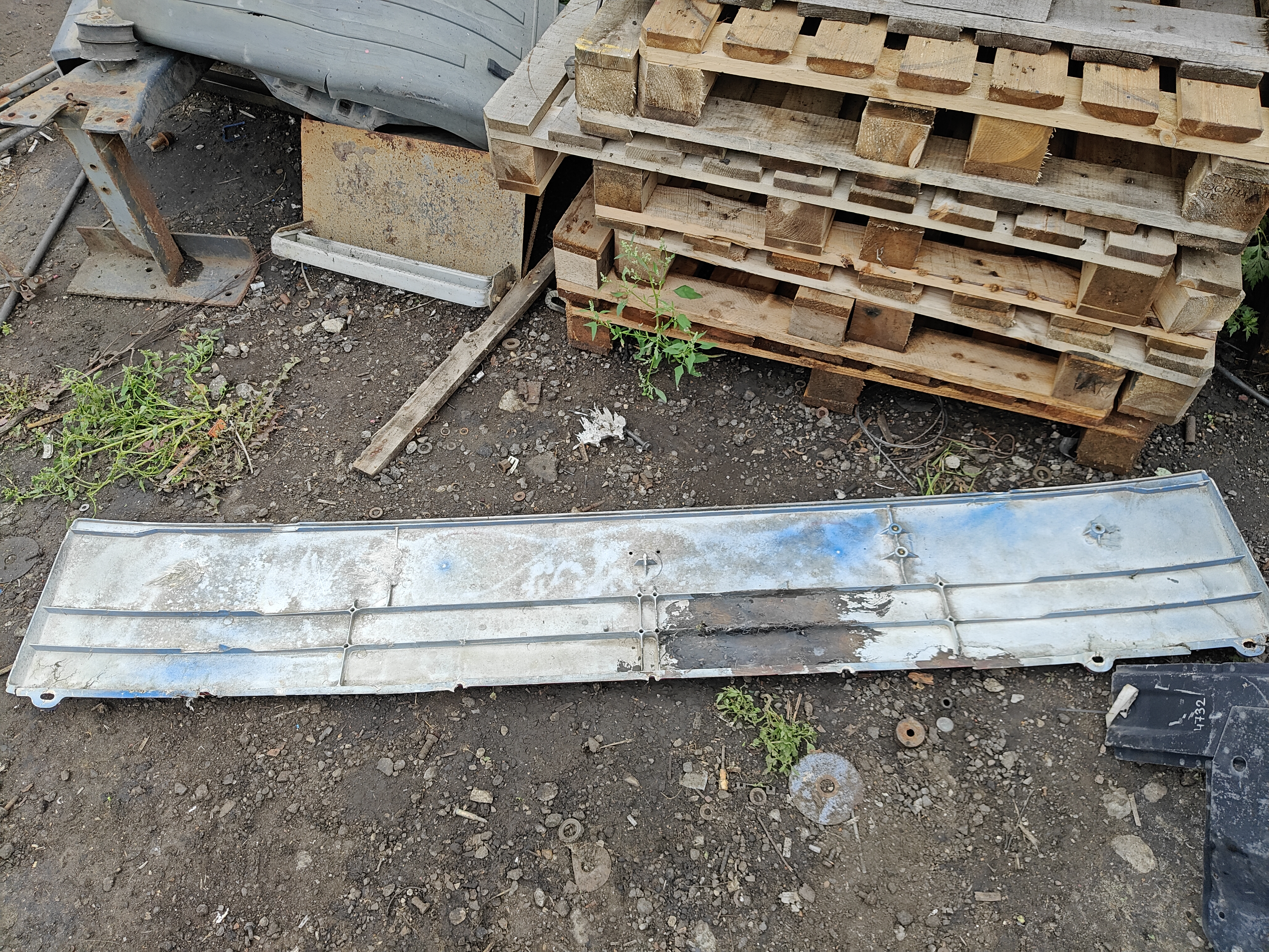 Капот Мерседес актрос красный