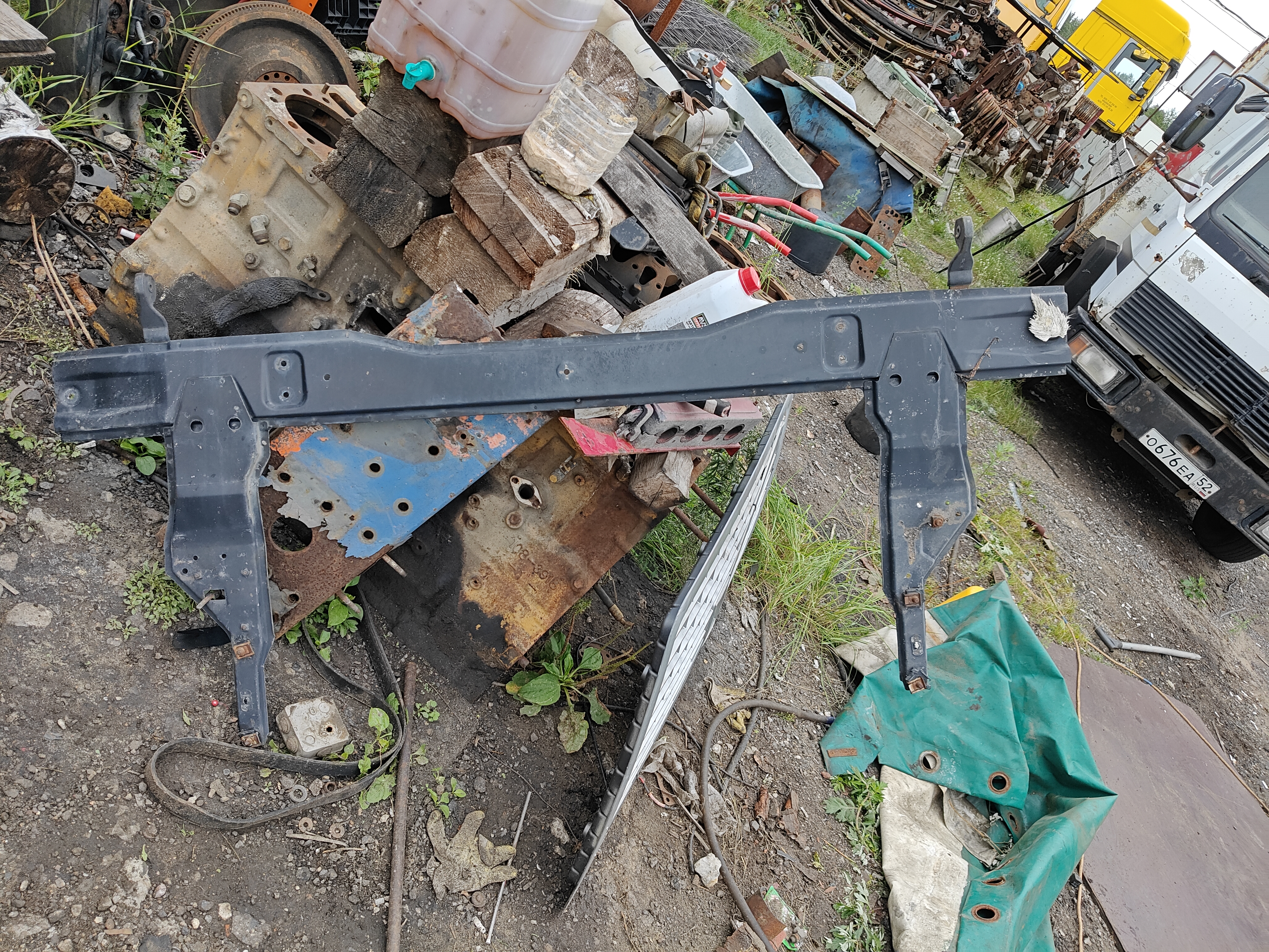 24732 9437500084 Рамка капота замок Mercedes Actros Мерседес