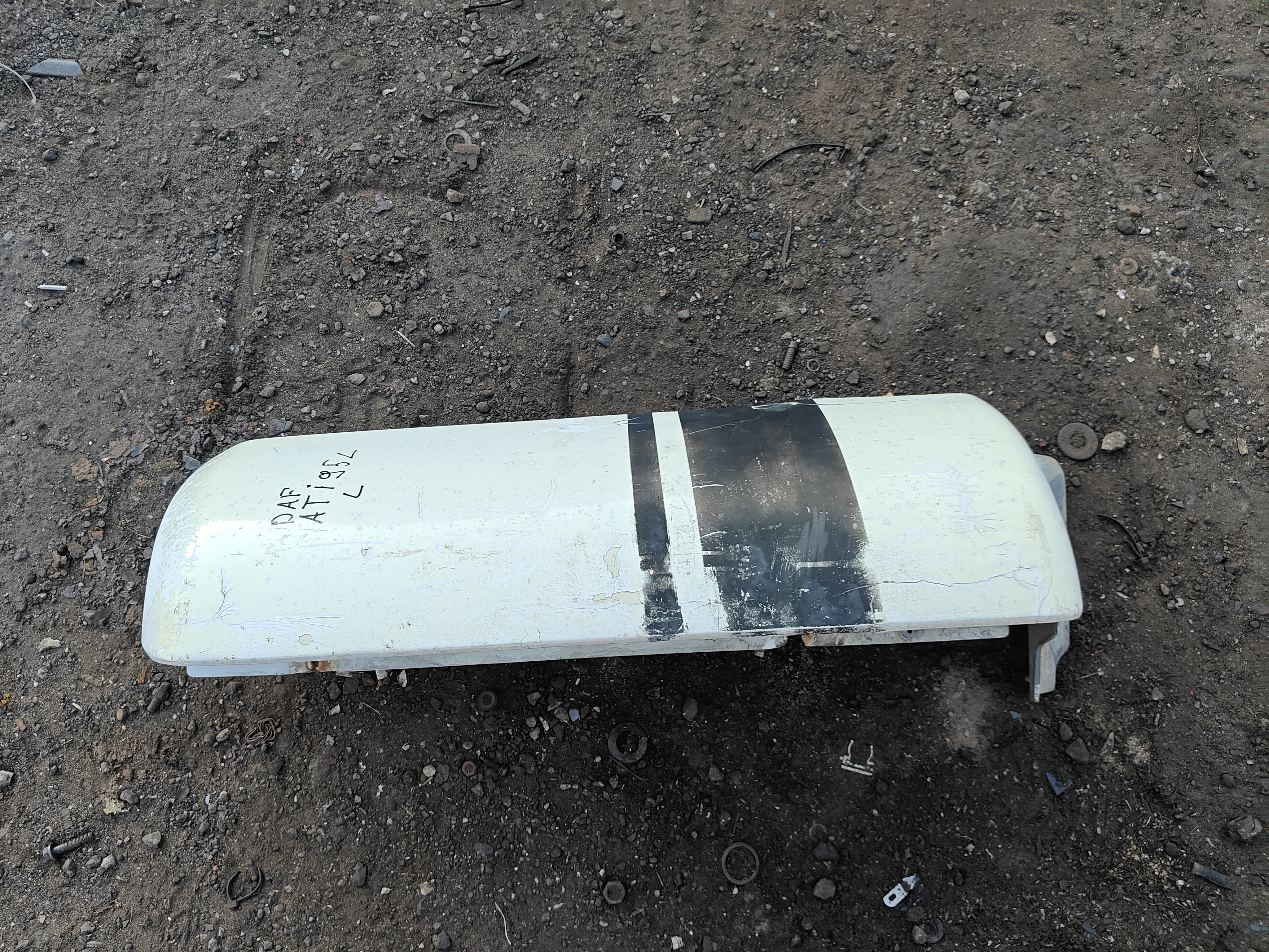 Жабра левая даф 95 ати угол кабины белый