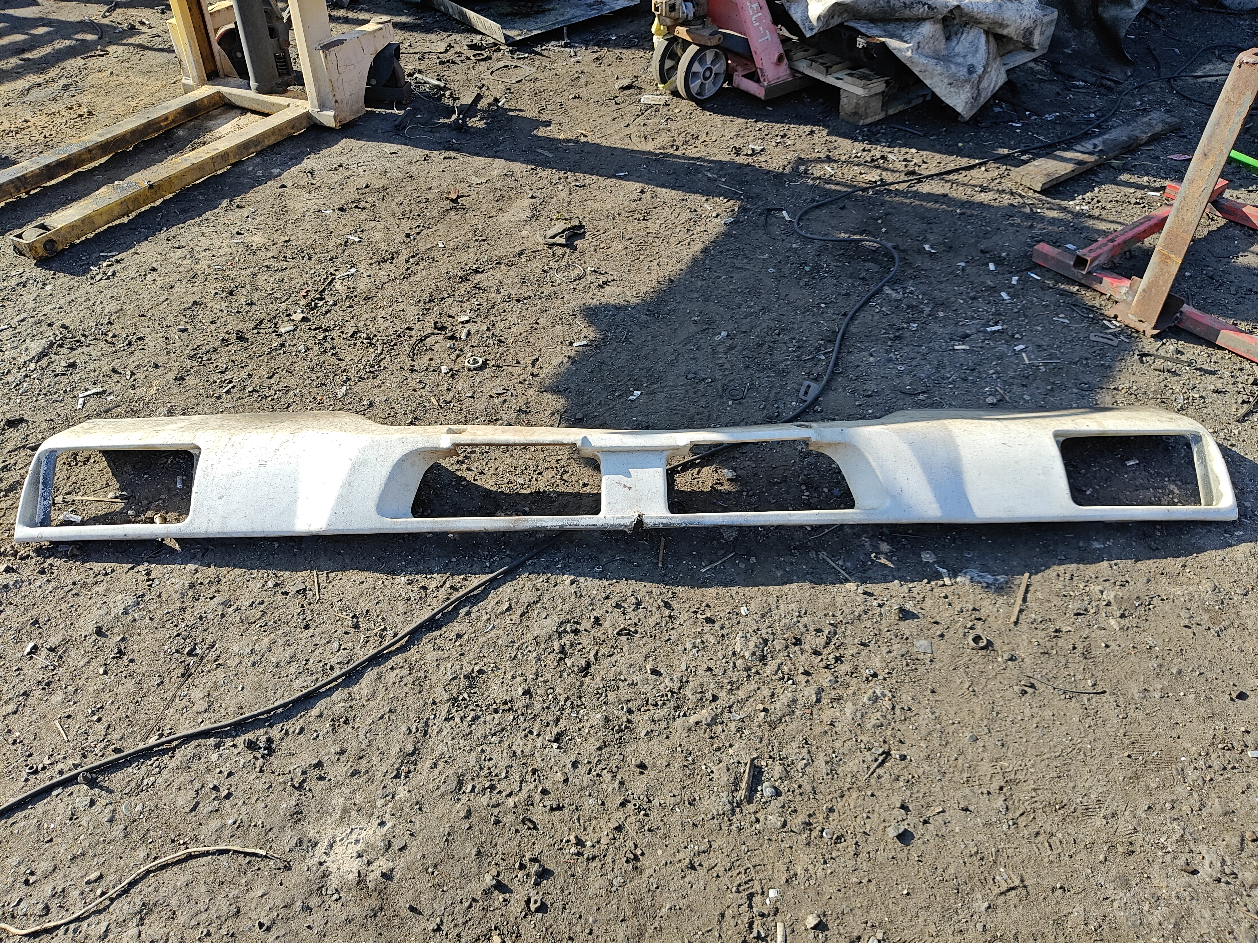 Бампер нижний даф ати 95 белый