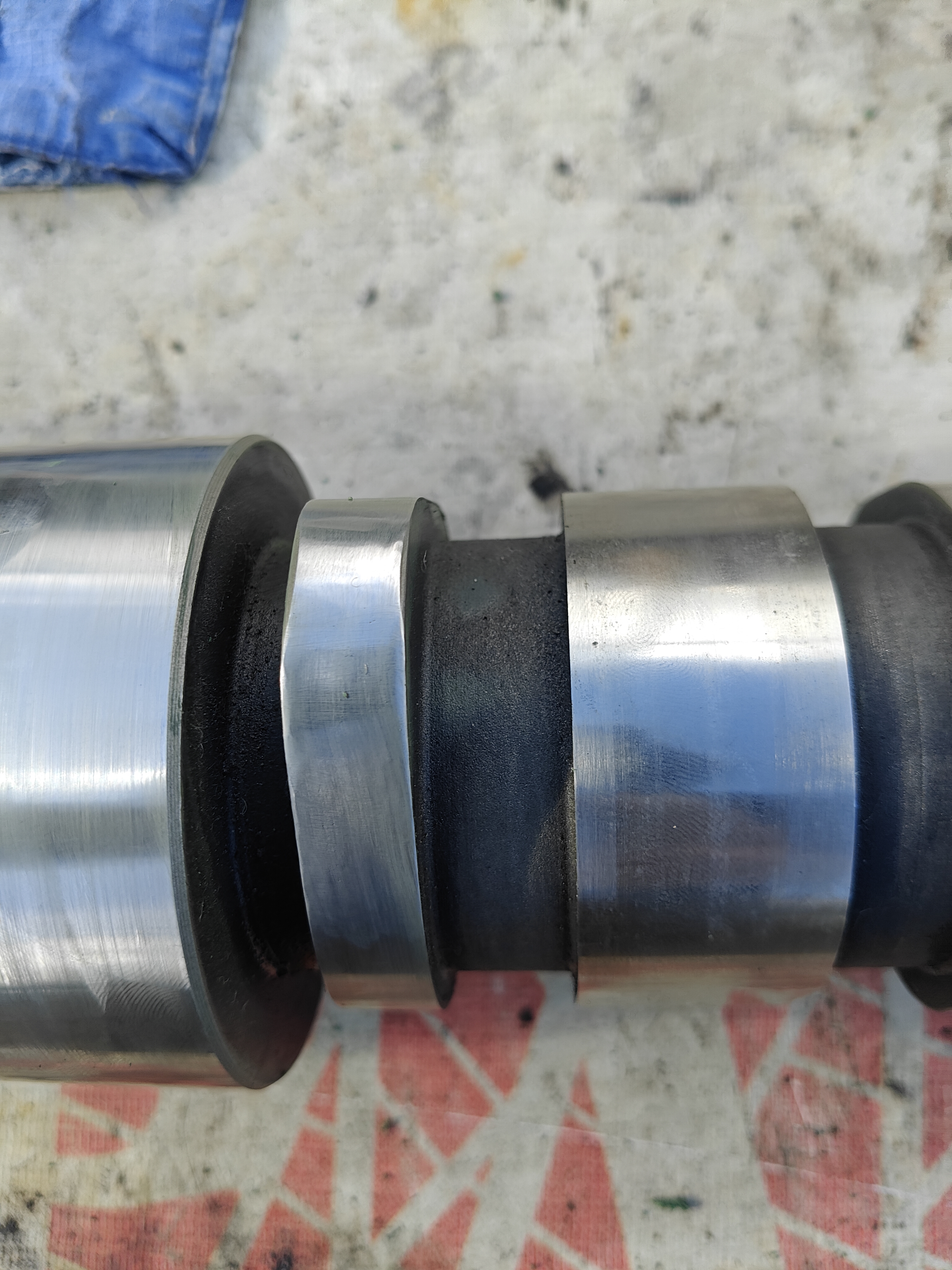 Распредвал Ивеко Iveco Stralis cursor 10 Евро 3 504221496 504004779