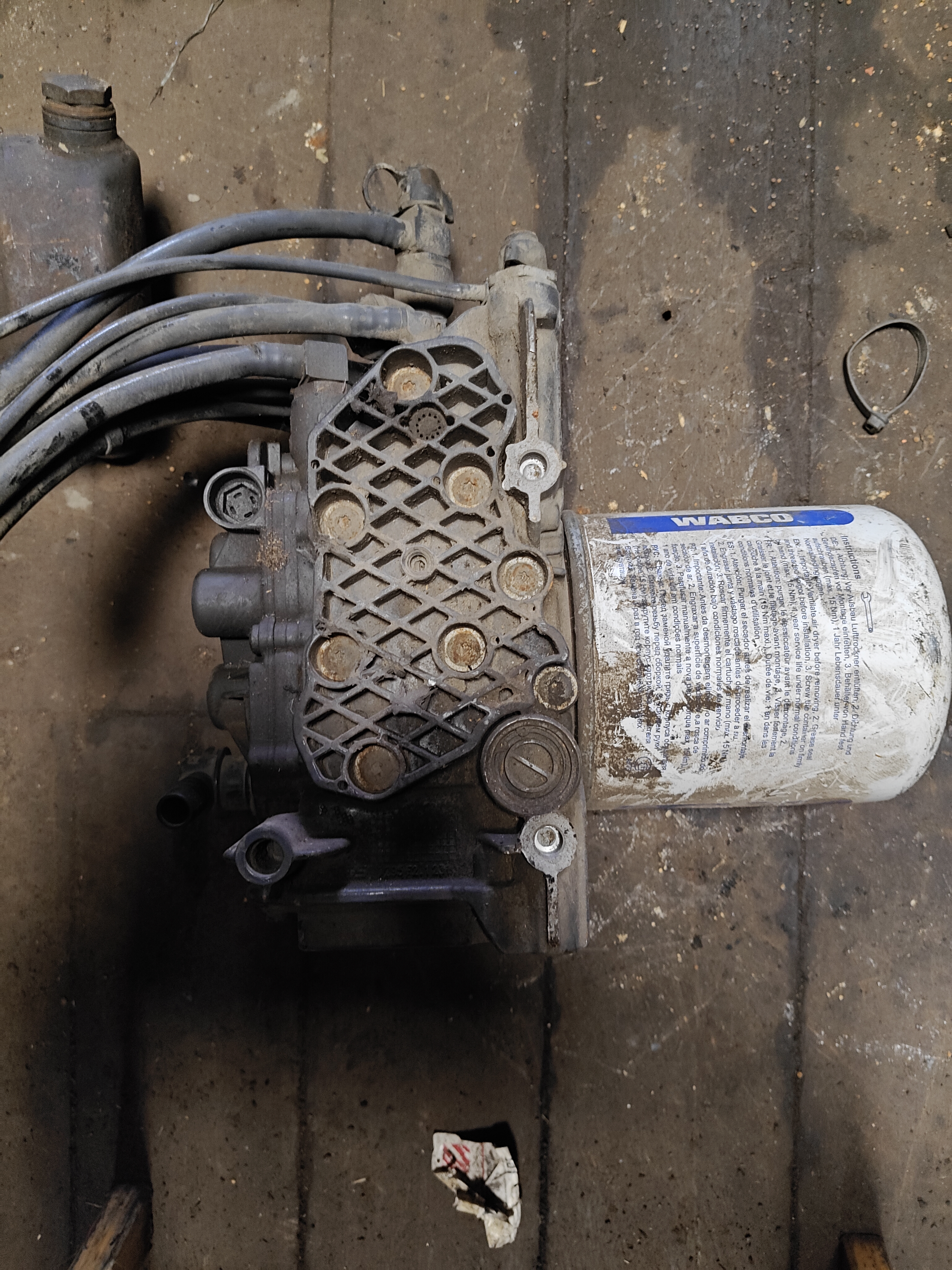 Осушитель воздуха Мерседес Актрос МП3 0004461664 0004461664 K138263N50 0014465064 0014461464 0004462964 0014464964