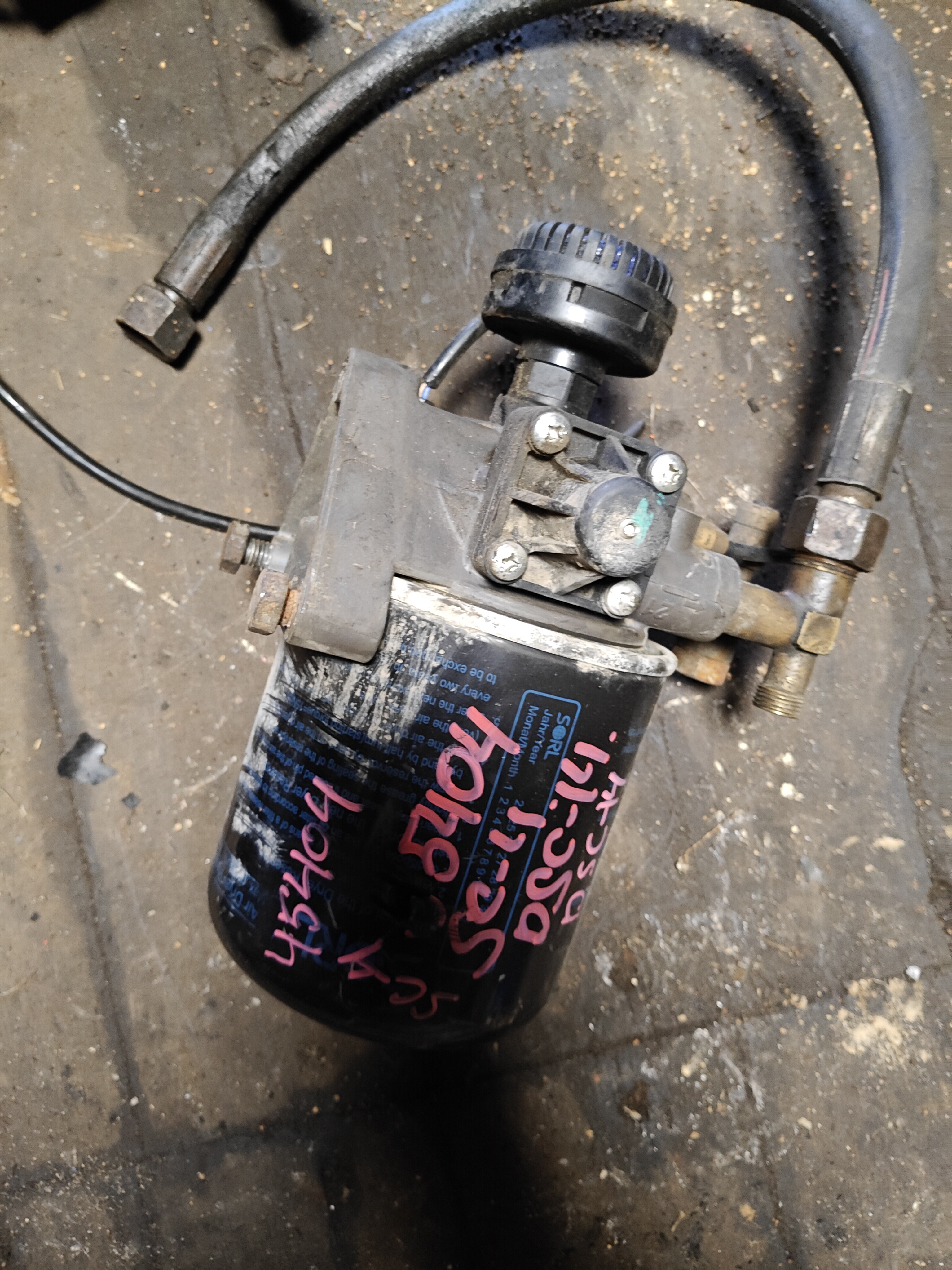 Осушитель воздуха пневмосистемы Скания Scania R144 DSC-1415 9325100090