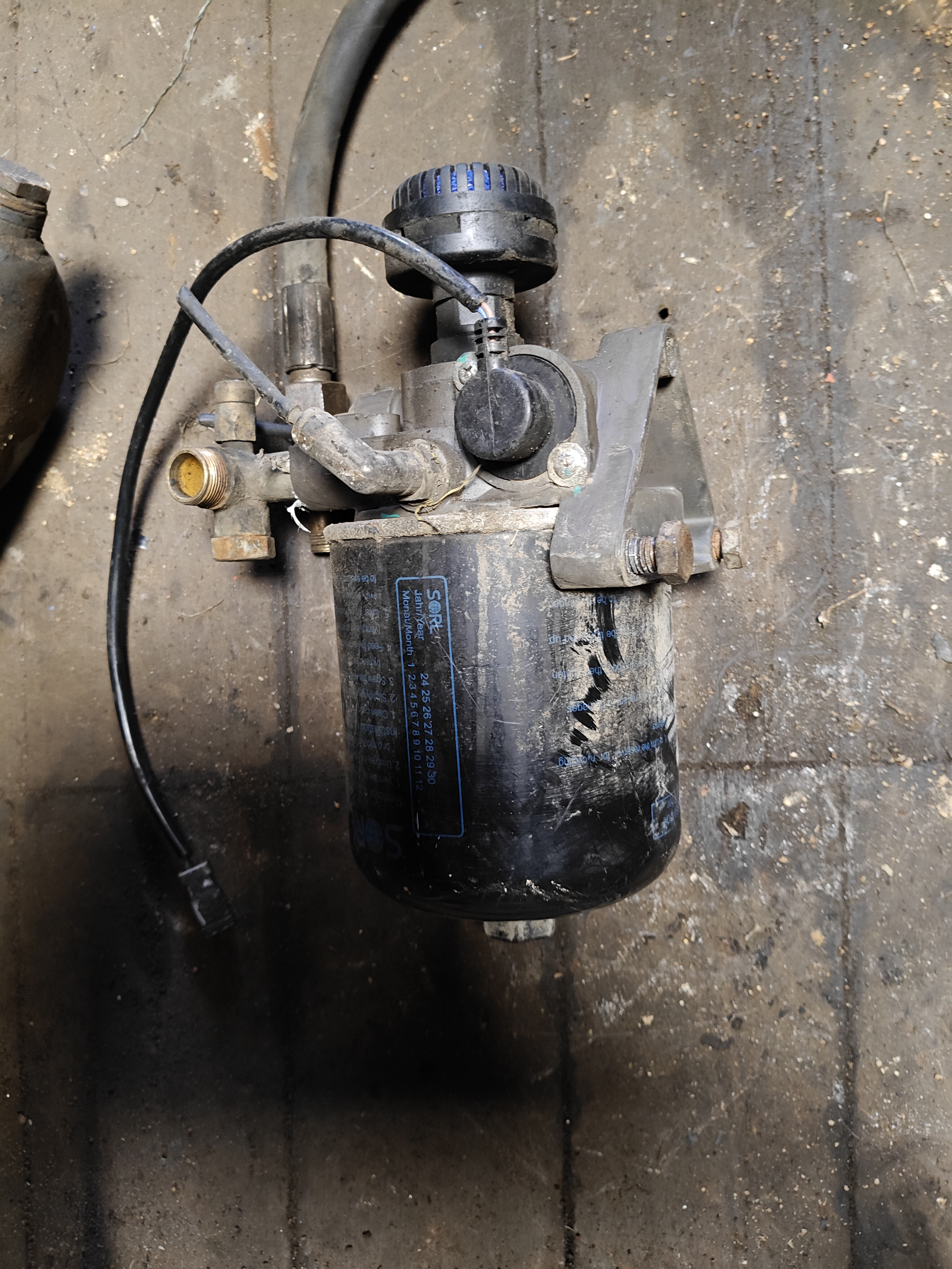 Осушитель воздуха пневмосистемы Скания Scania R144 DSC-1415 9325100090