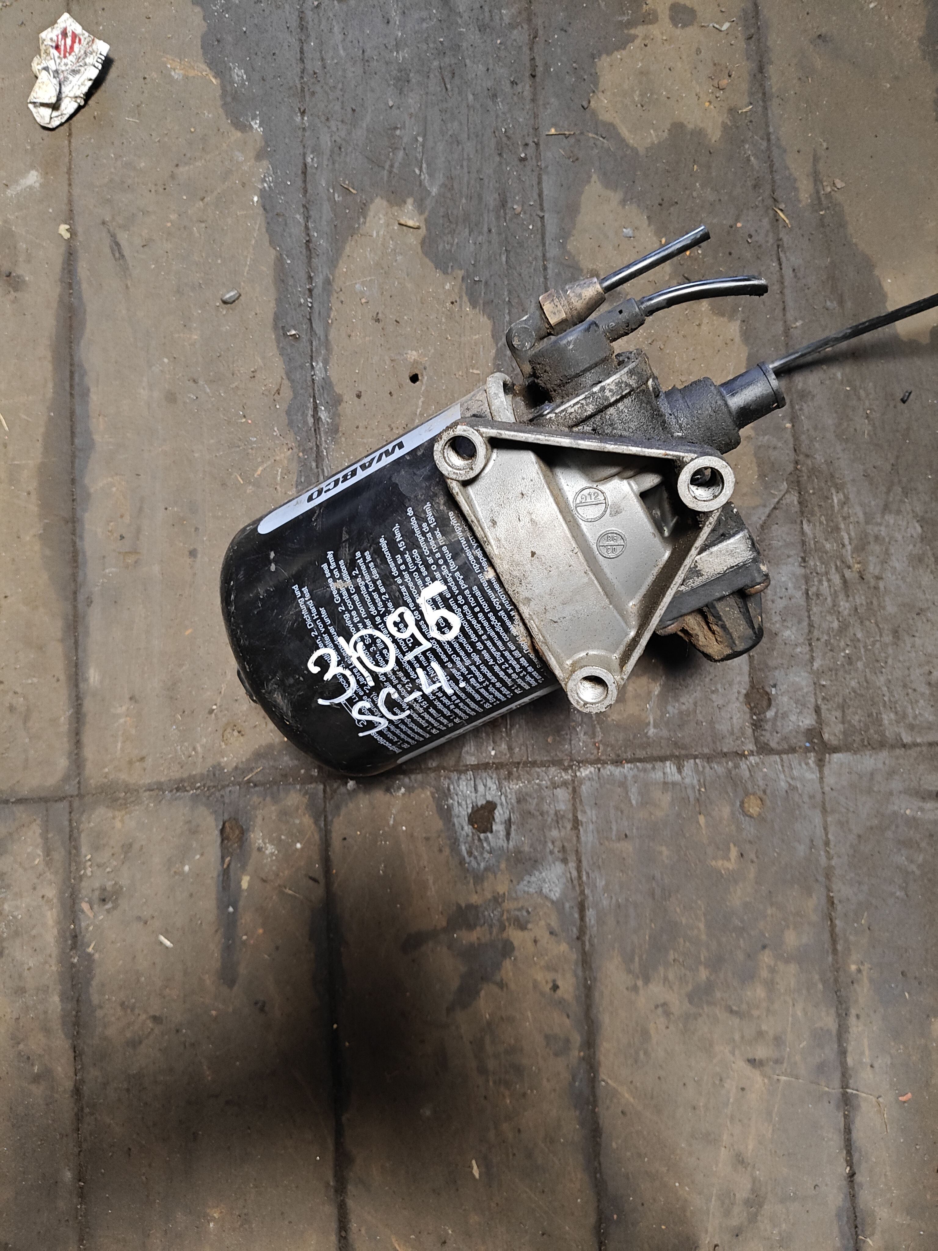 Осушитель воздуха скания 1369763 Scania R144 DSC1413