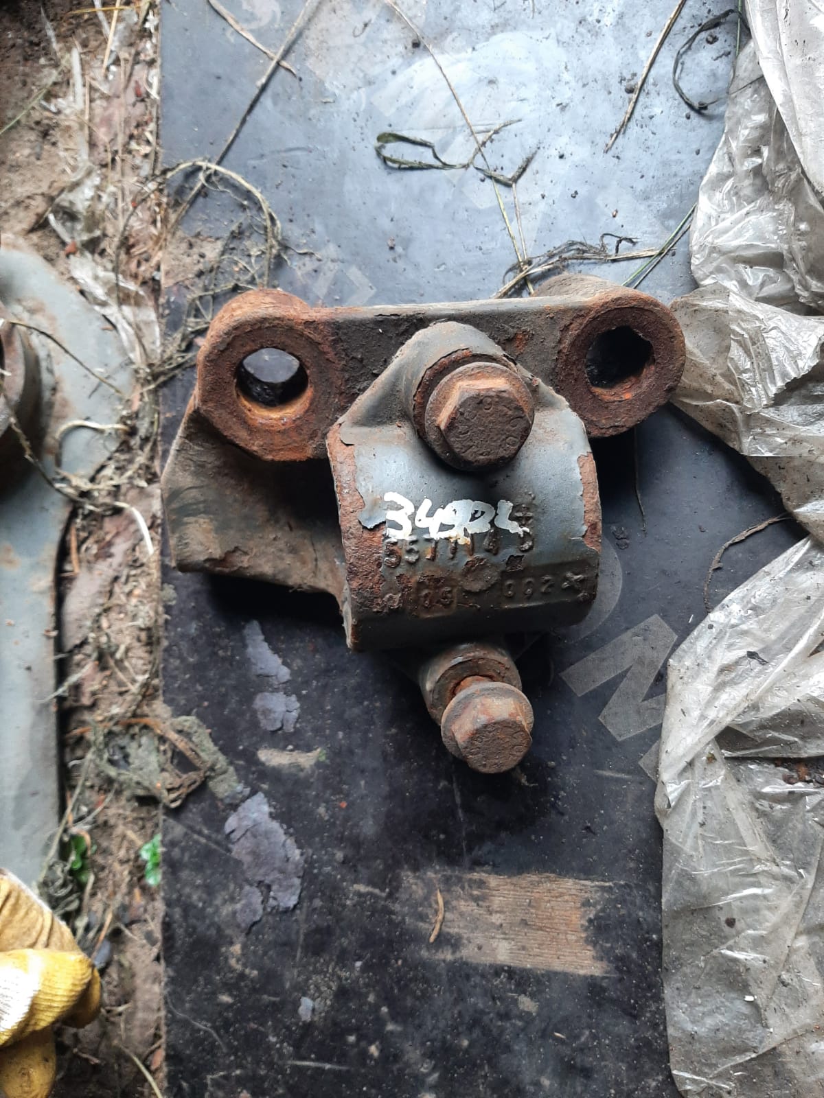 23662 кронштейн амортизатора передней оси нижний левый renault magnum dxi12 557714 557720