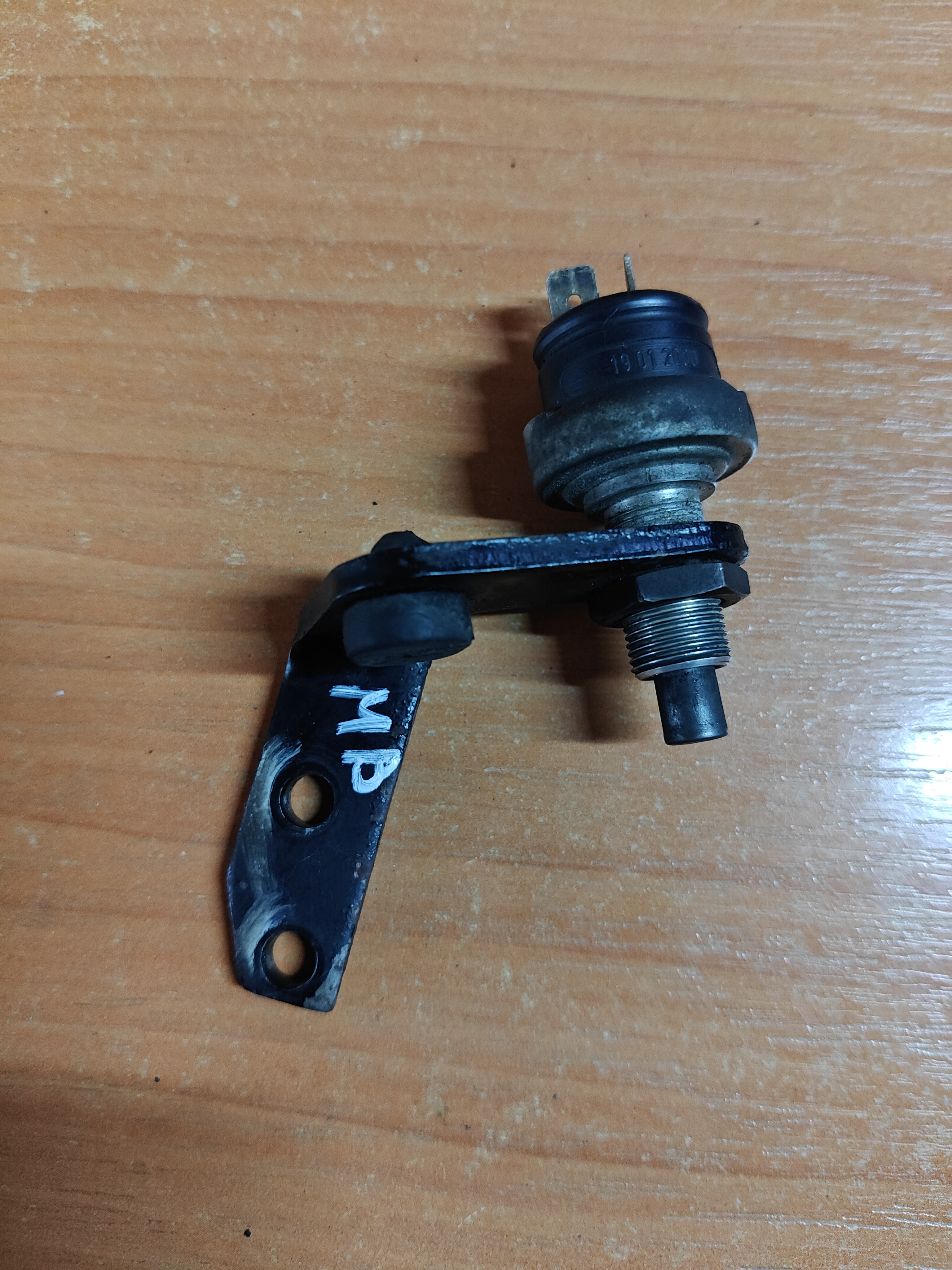 Датчик включения стопсигнала Mercedes Benz Truck Vario LT II 1996–2006 0005456909 19012000