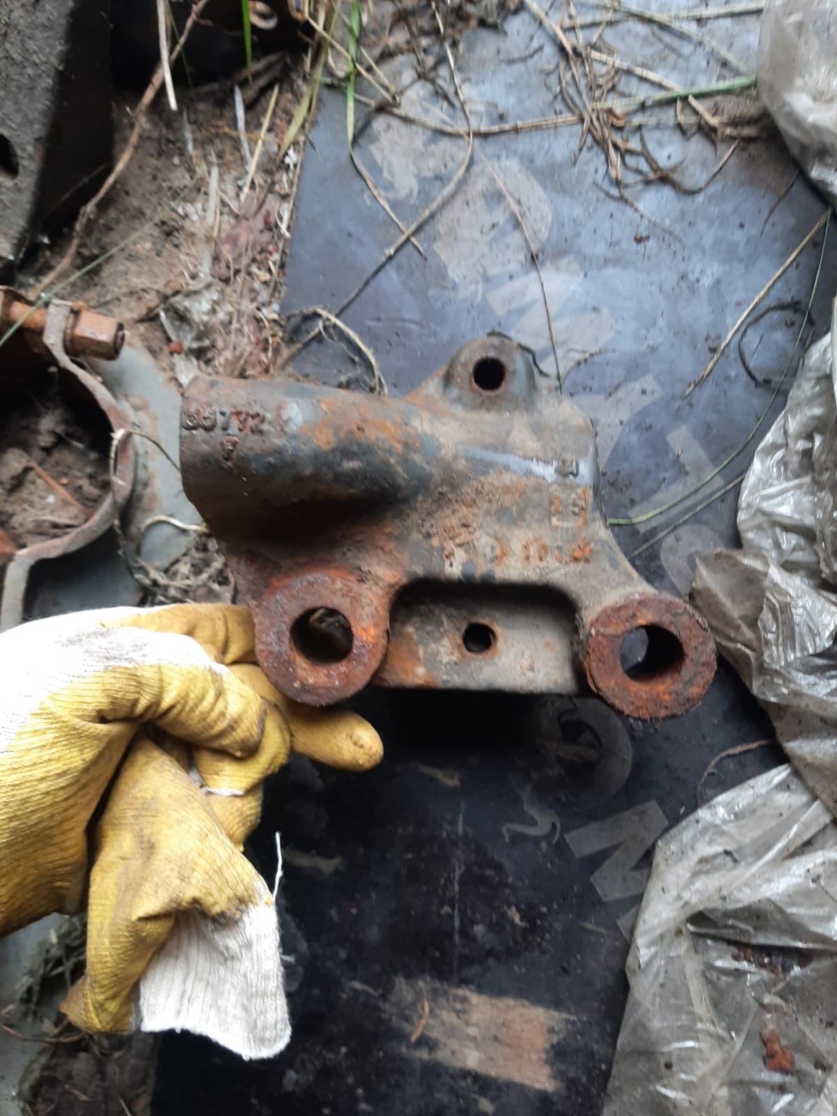 23662 кронштейн амортизатора передней оси нижний левый renault magnum dxi12 557714 557720