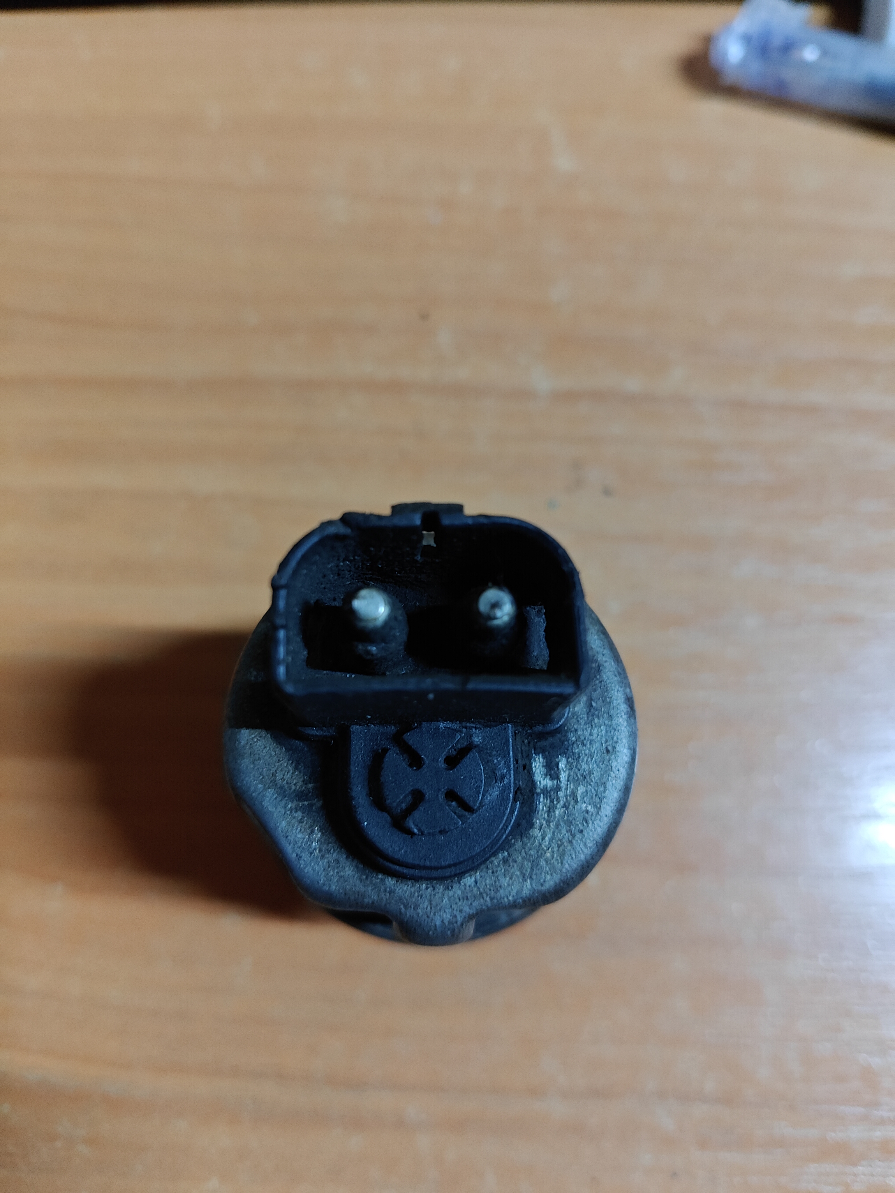 датчик давления масла/воздуха вольво ф12 1594236 3987498 Volvo F12/F10/F16