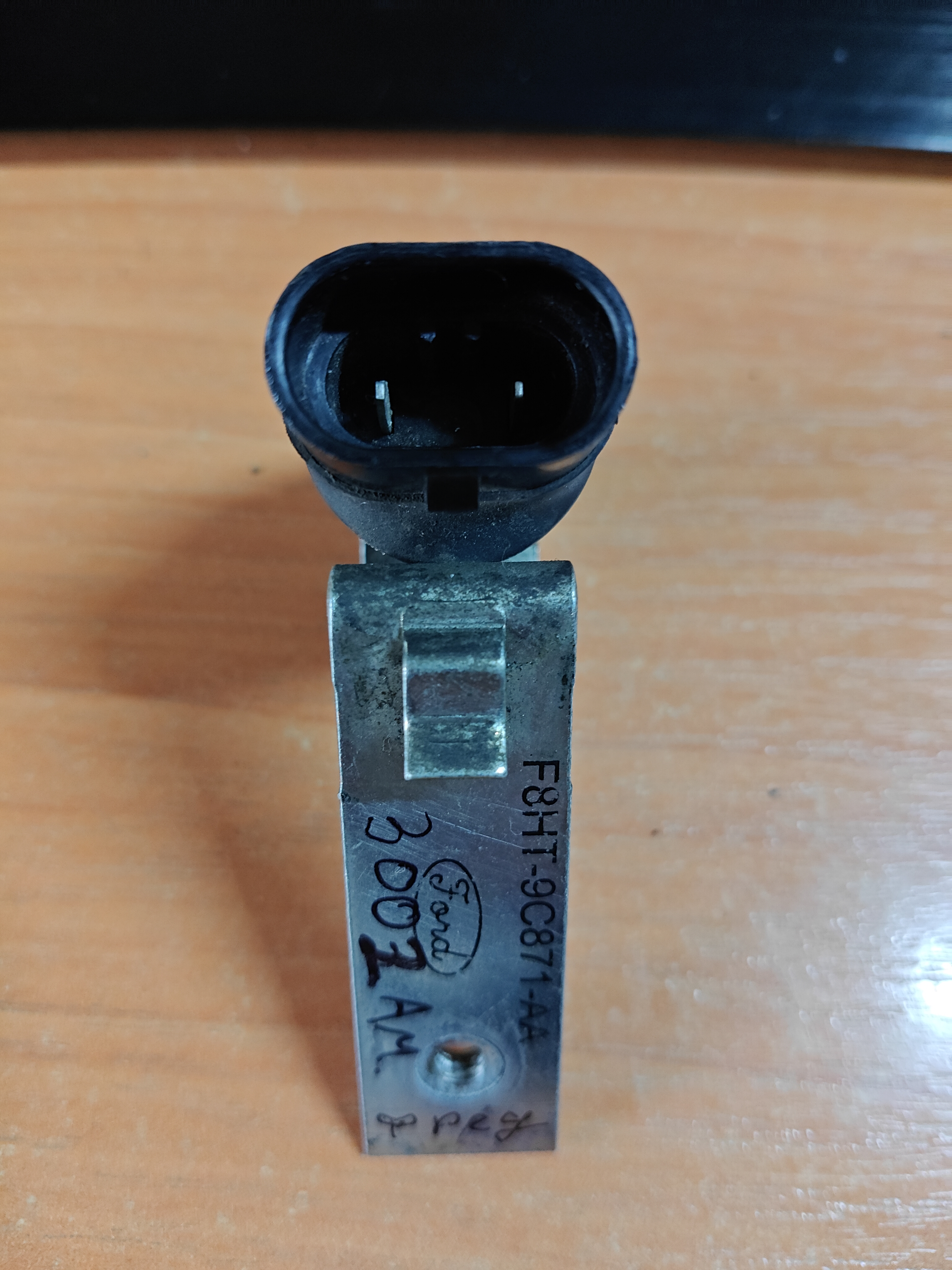 датчик включения стоп сигнала F8HT 9C871 AA Freightliner SW BRACKET - SPEED CONTROL