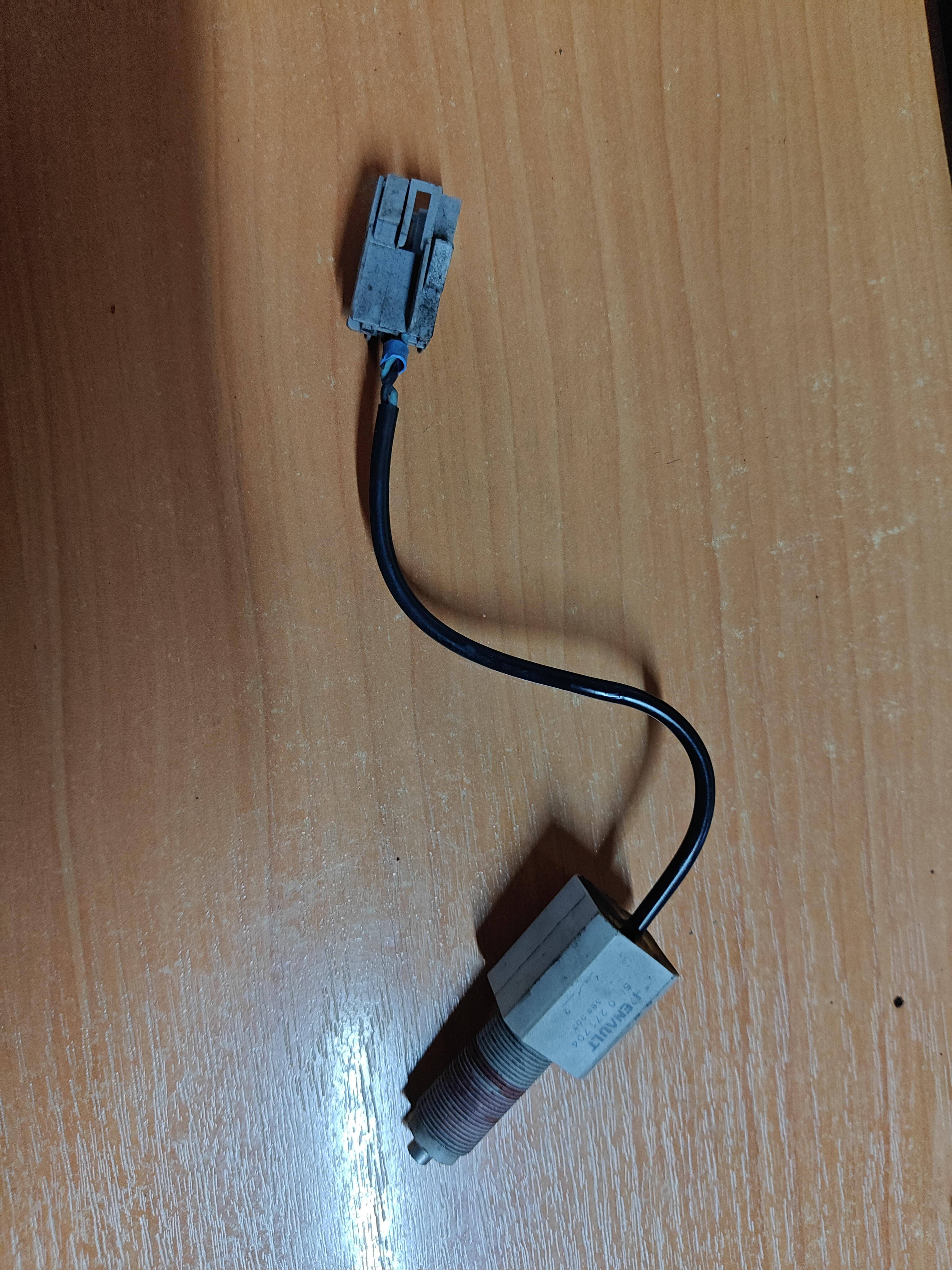 Датчик положения педали сцепления Renault Magnum 5010271704 лягушка