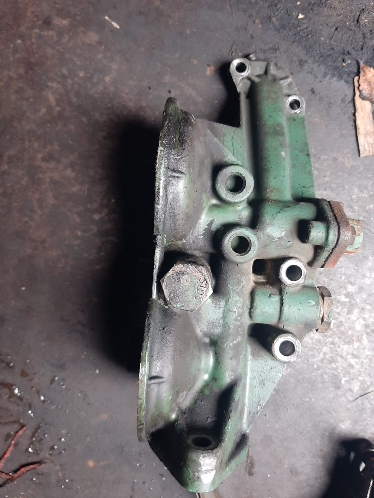 кронштейн масляного фильтра 470979 470981 470983 468612 VOLVO F12 вольво Ф12 TD121G