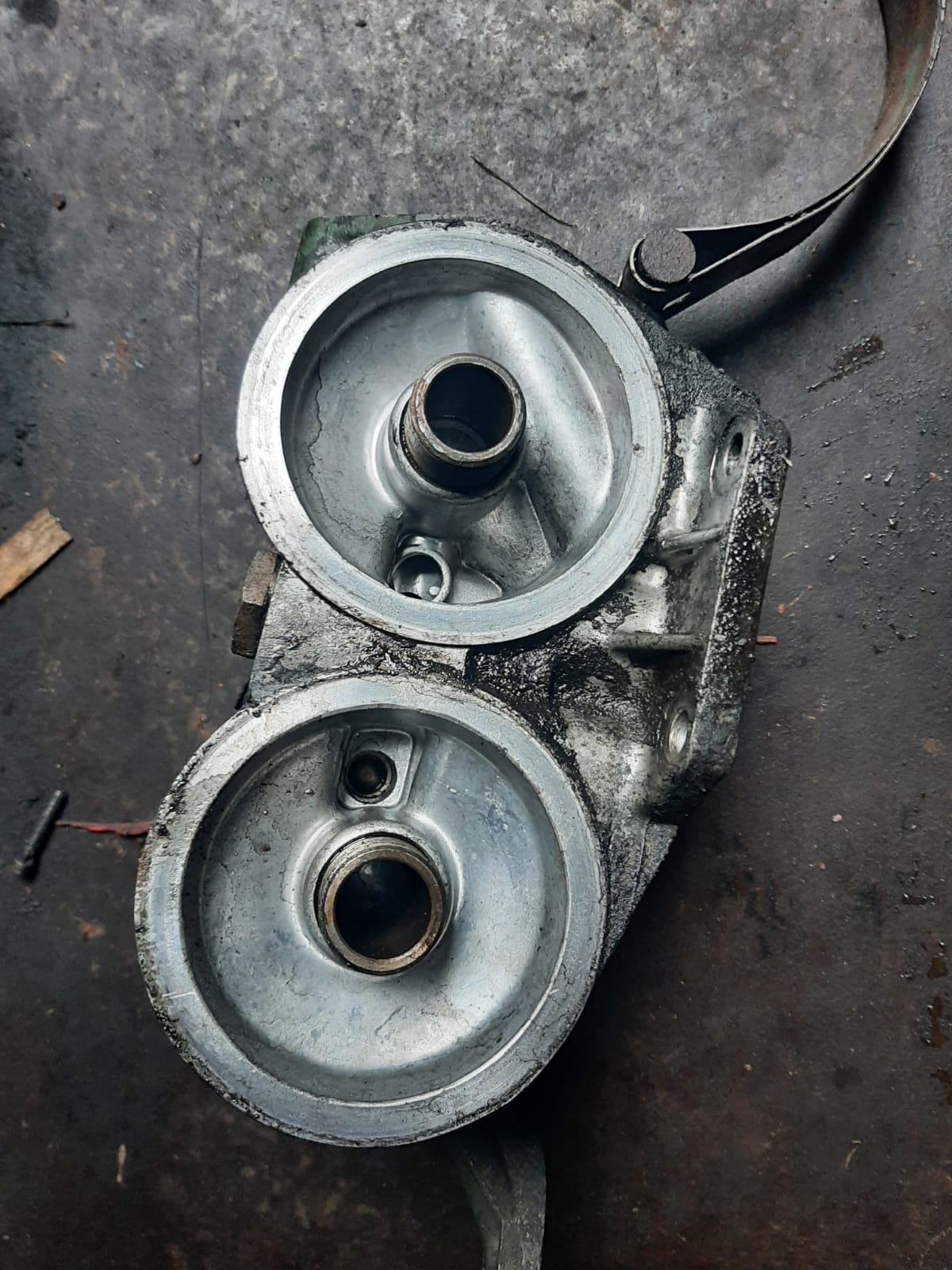 кронштейн масляного фильтра 470979 470981 470983 468612 VOLVO F12 вольво Ф12 TD121G