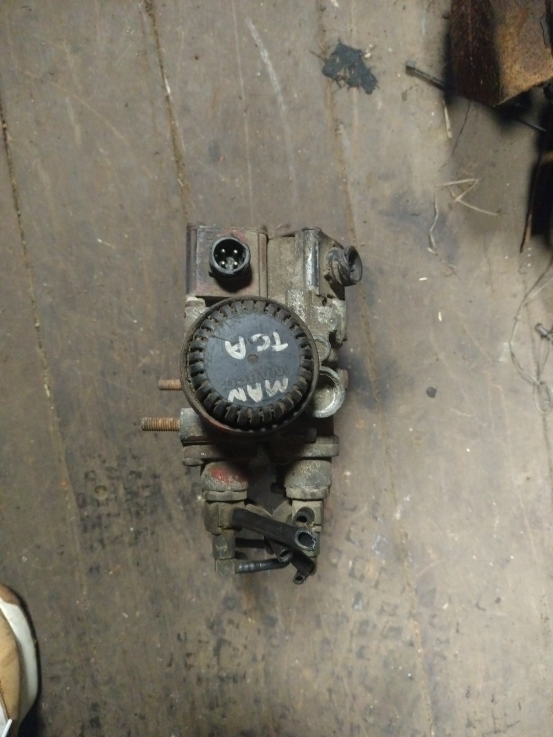 81259026240 4728800500 кран ECAS MAN TGA 81259029158 81259026158 Клапан магнитный ECAS 4729000570 главный кран пневматической подвески