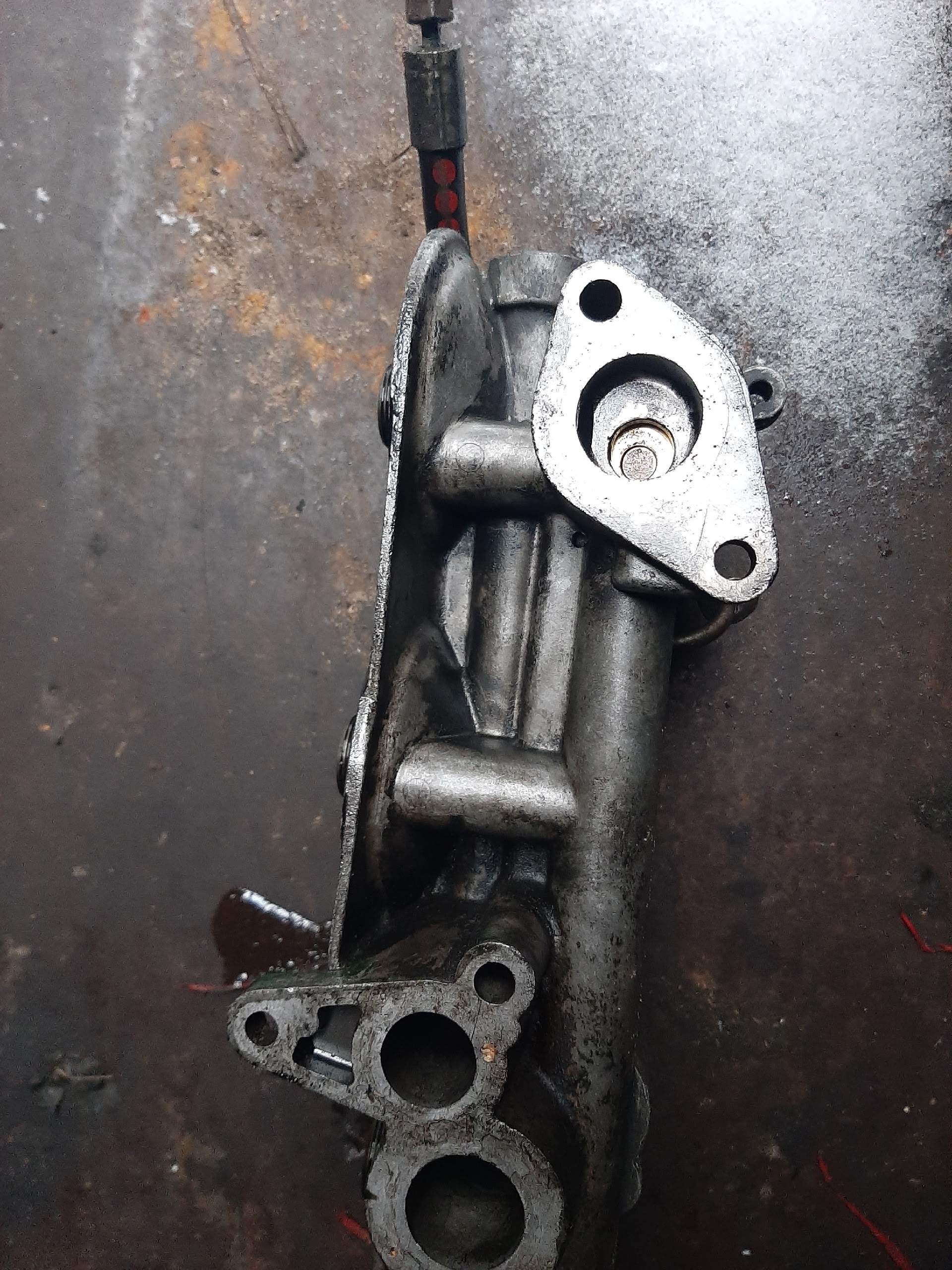 корпус масляного фильтра 8148806 1547551 1677684 3964733 Вольво FH12 D12A