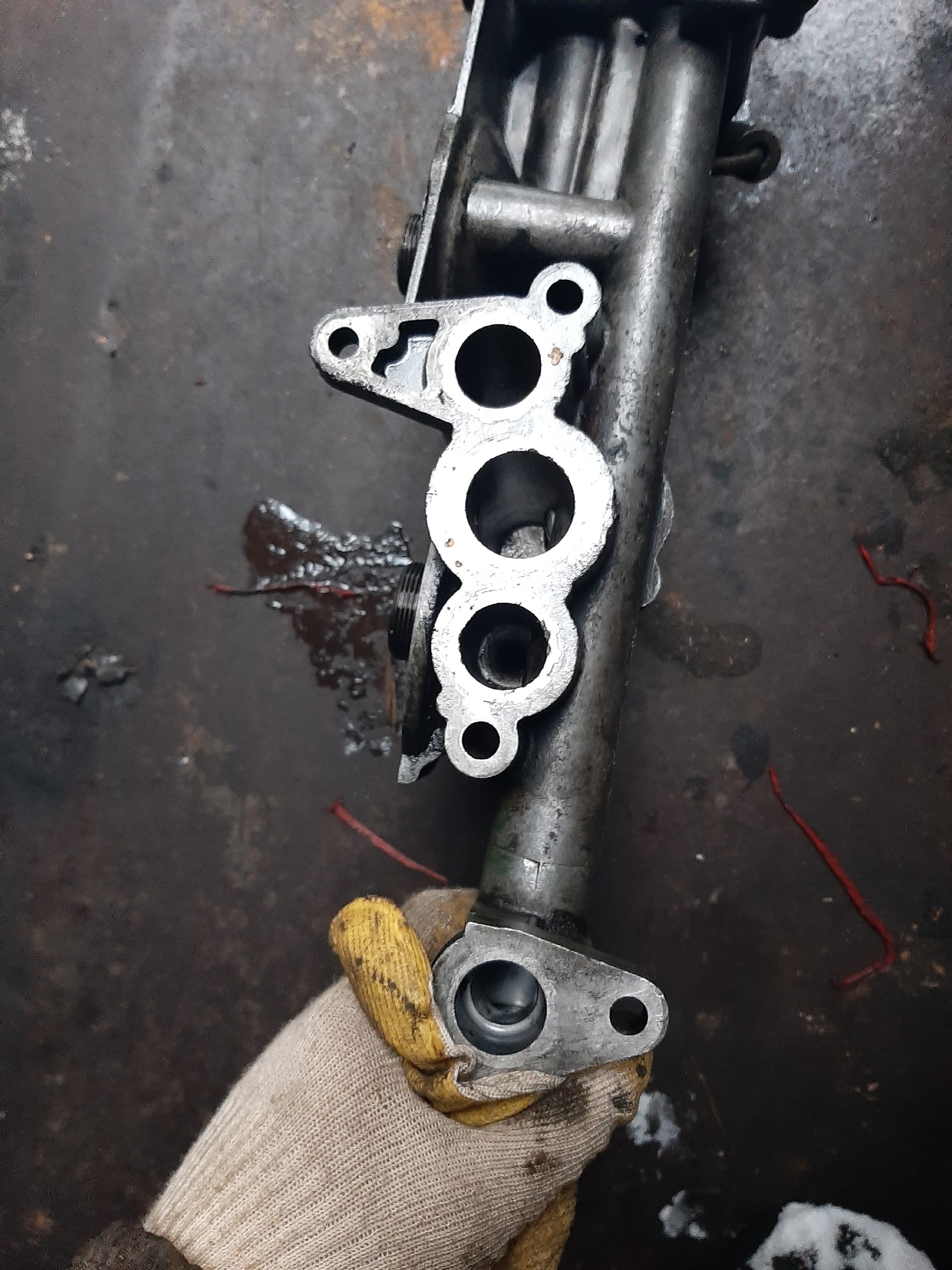 корпус масляного фильтра 8148806 1547551 1677684 3964733 Вольво FH12 D12A