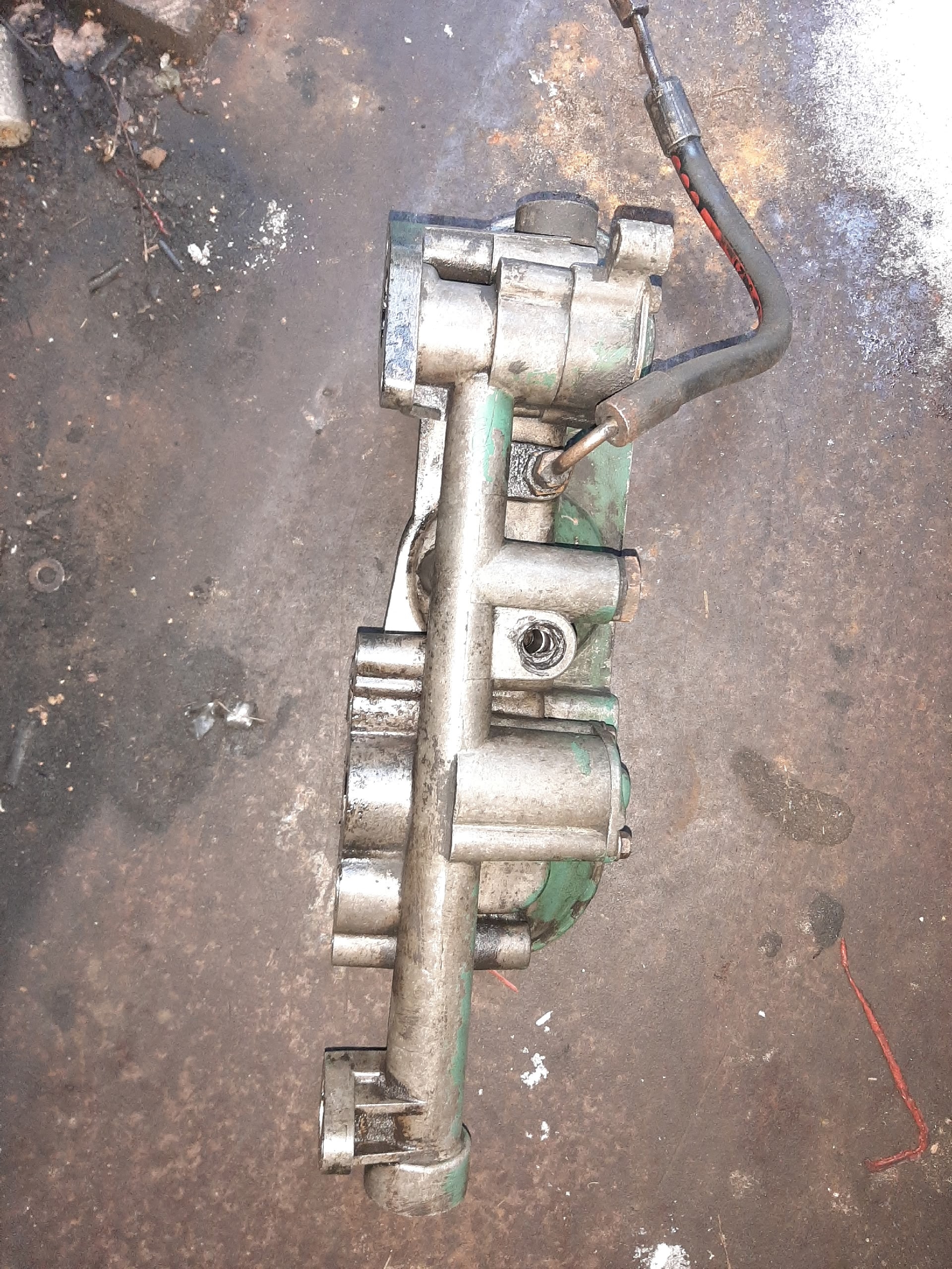 корпус масляного фильтра 8148806 1547551 1677684 3964733 Вольво FH12 D12A