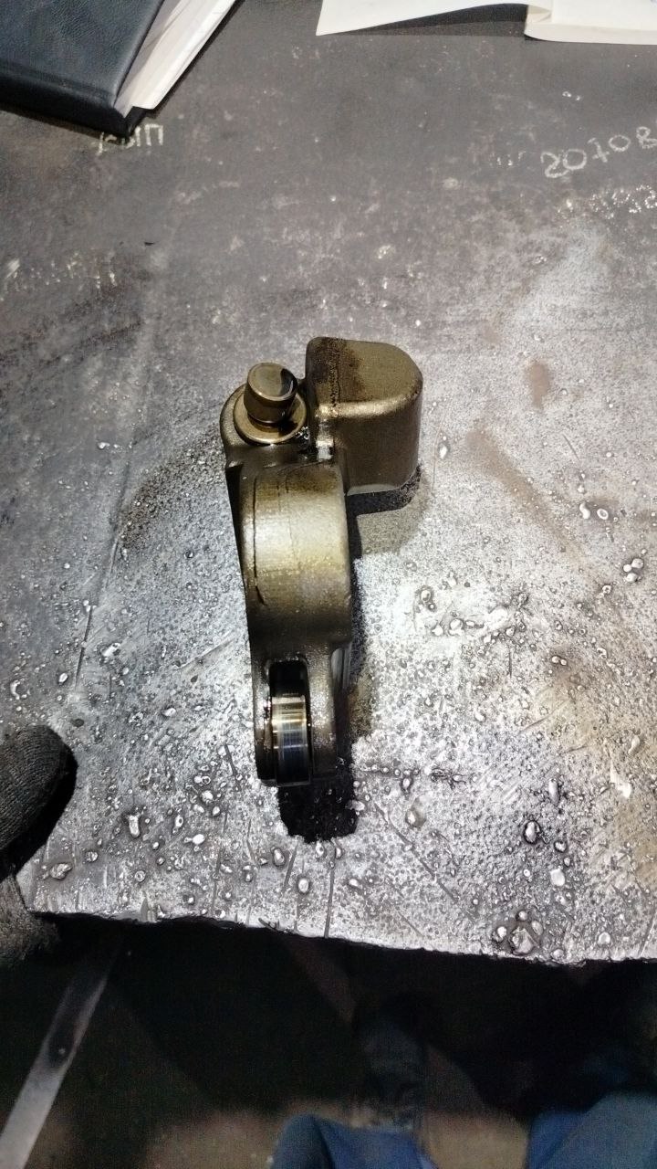 Рокер выпускной VOLVO D13C