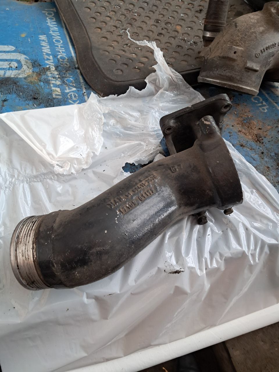 Патрубок интеркулера man tga 2866 и 2876