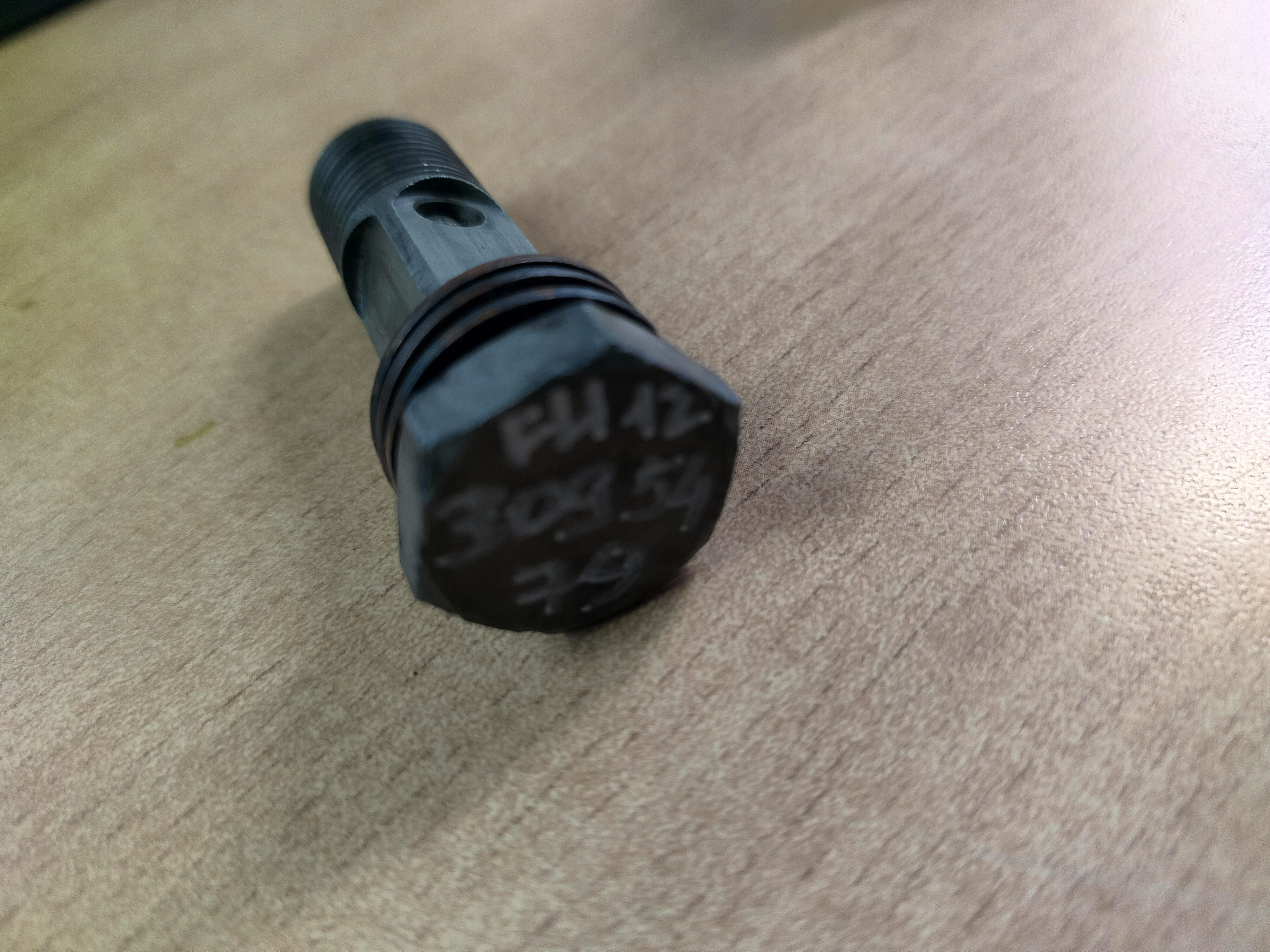 Клапан топливной обратки VOLVO FH12 3095479 7403095479 3092002 Золотой болт