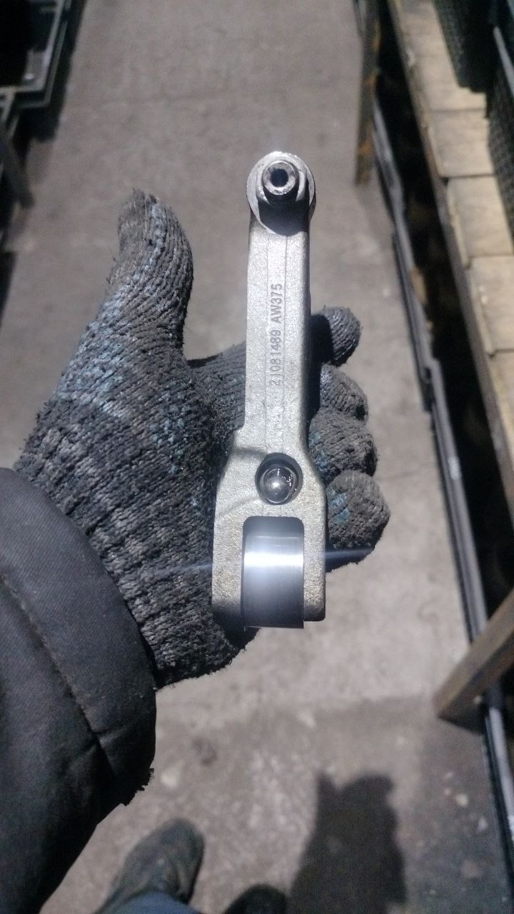 Рокер впускной D13C