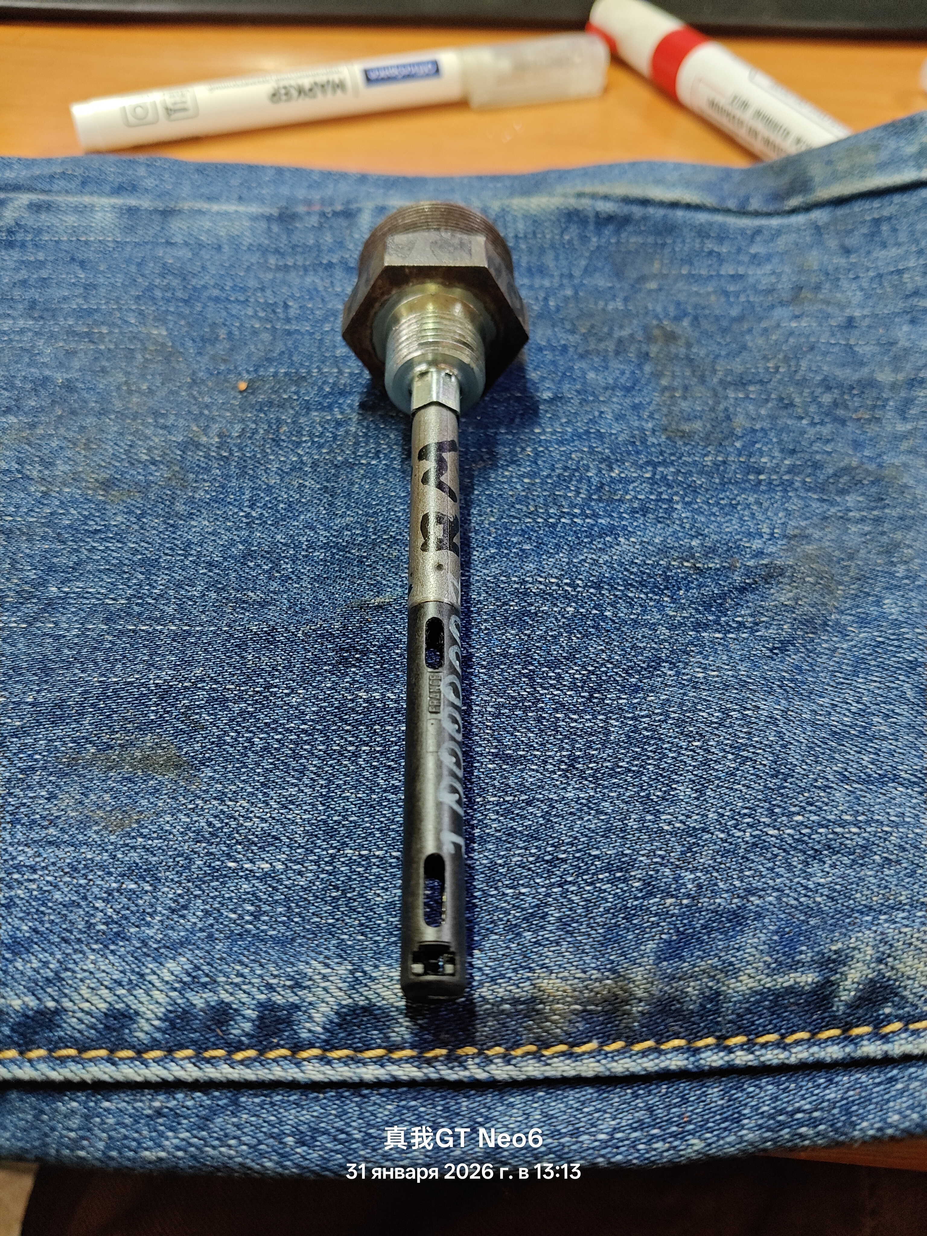 датчик уровня масла рно магнум RENAULT TRUCKS MAGNUM jaeger 70684500 401041