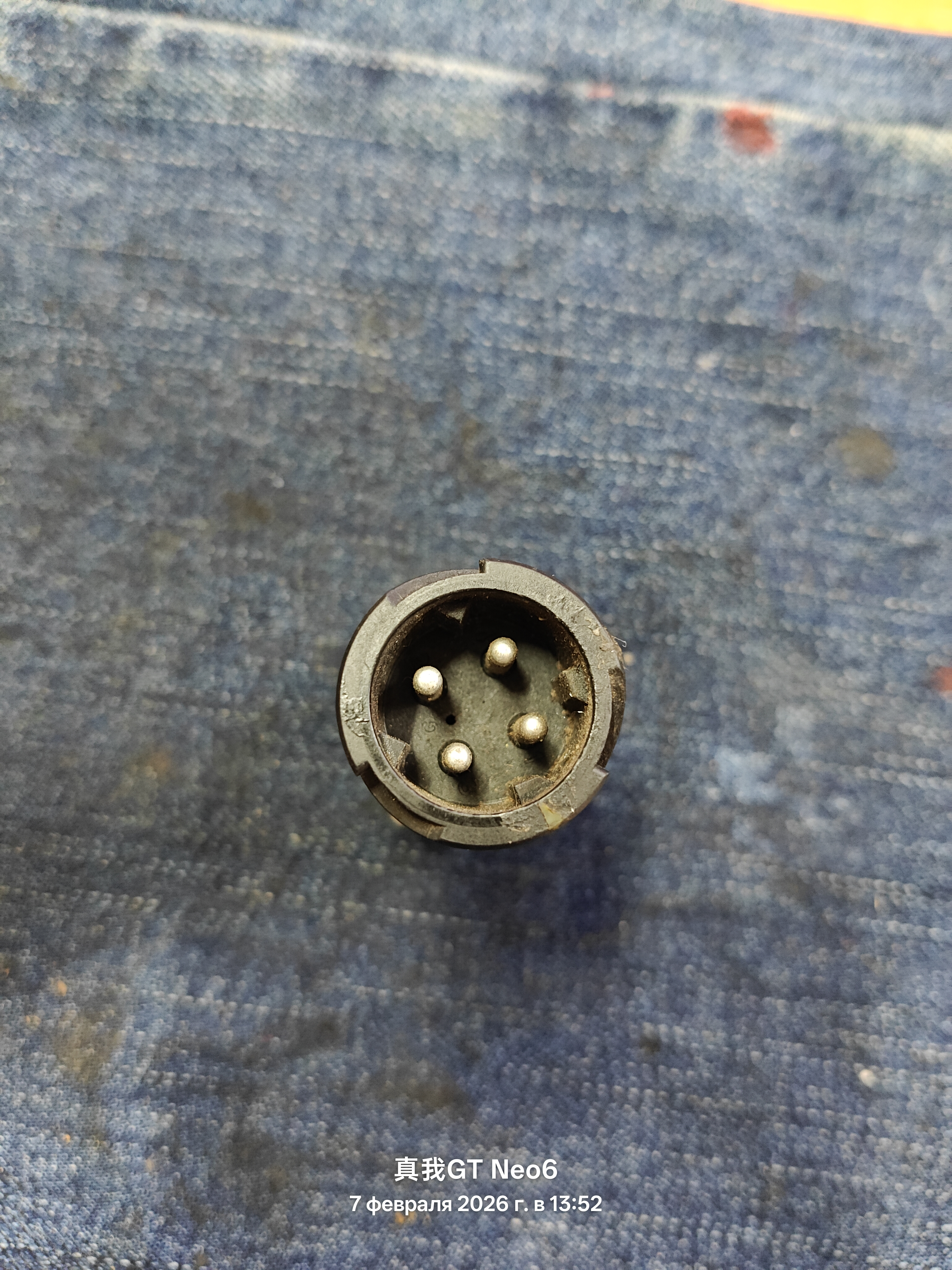 датчик давления масла Volvo FH12 FH13 FM12 FH16 21634024 20886108 21540602 85139619