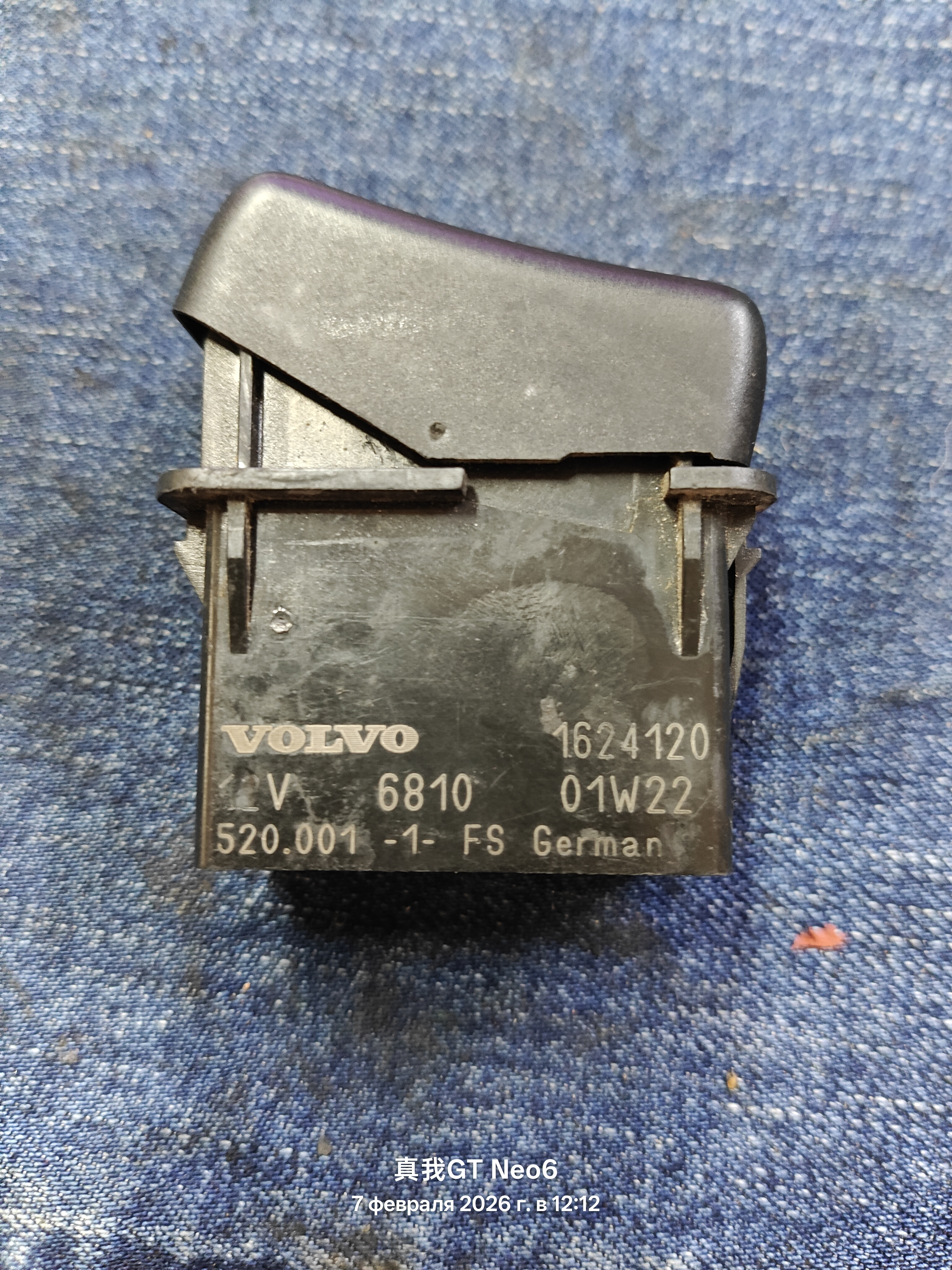 кнопка включения света за кабиной Volvo VNL 6PIN 1624120