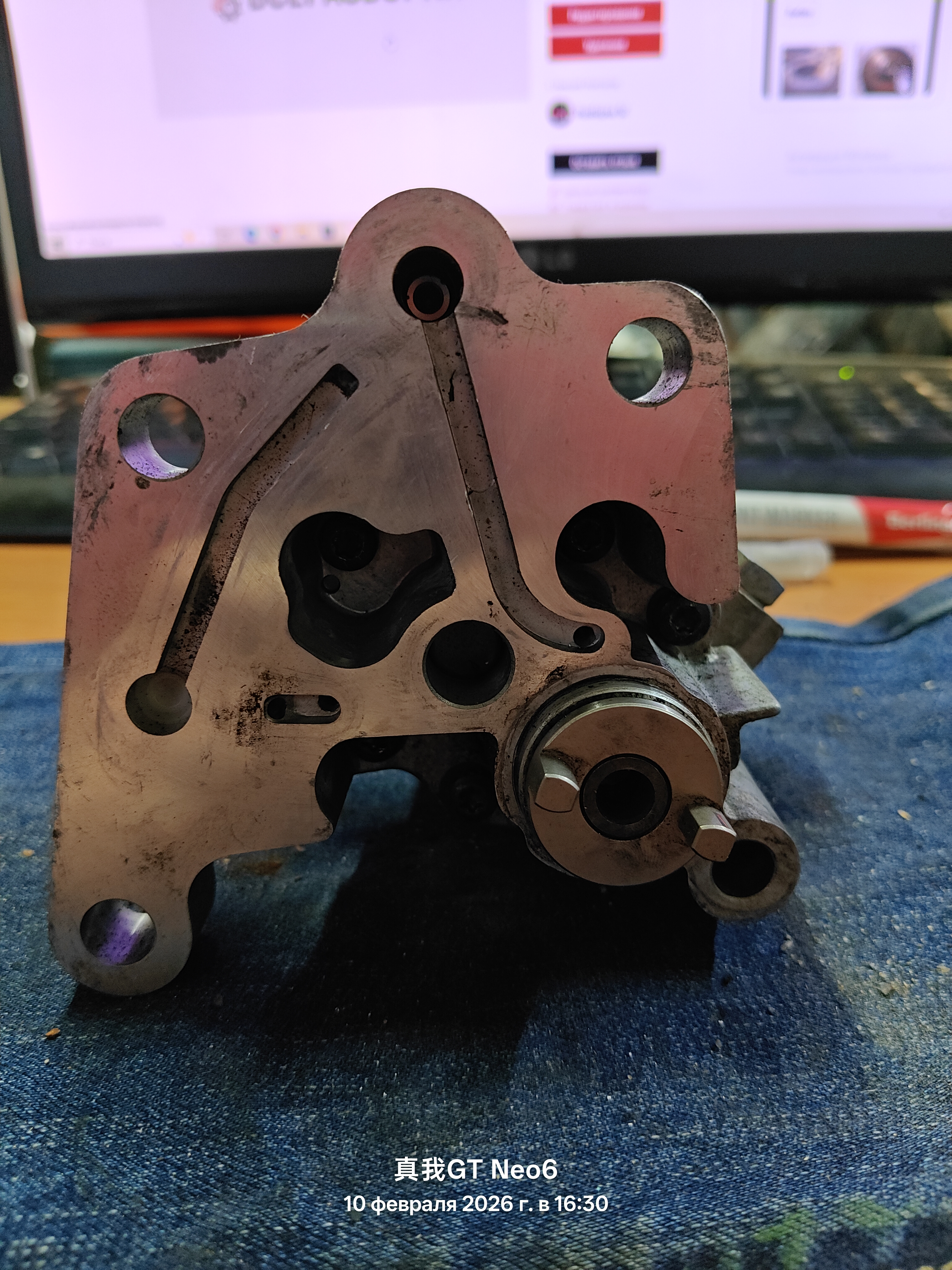 топливный насос D12C 21539993 20769469 4088491310917