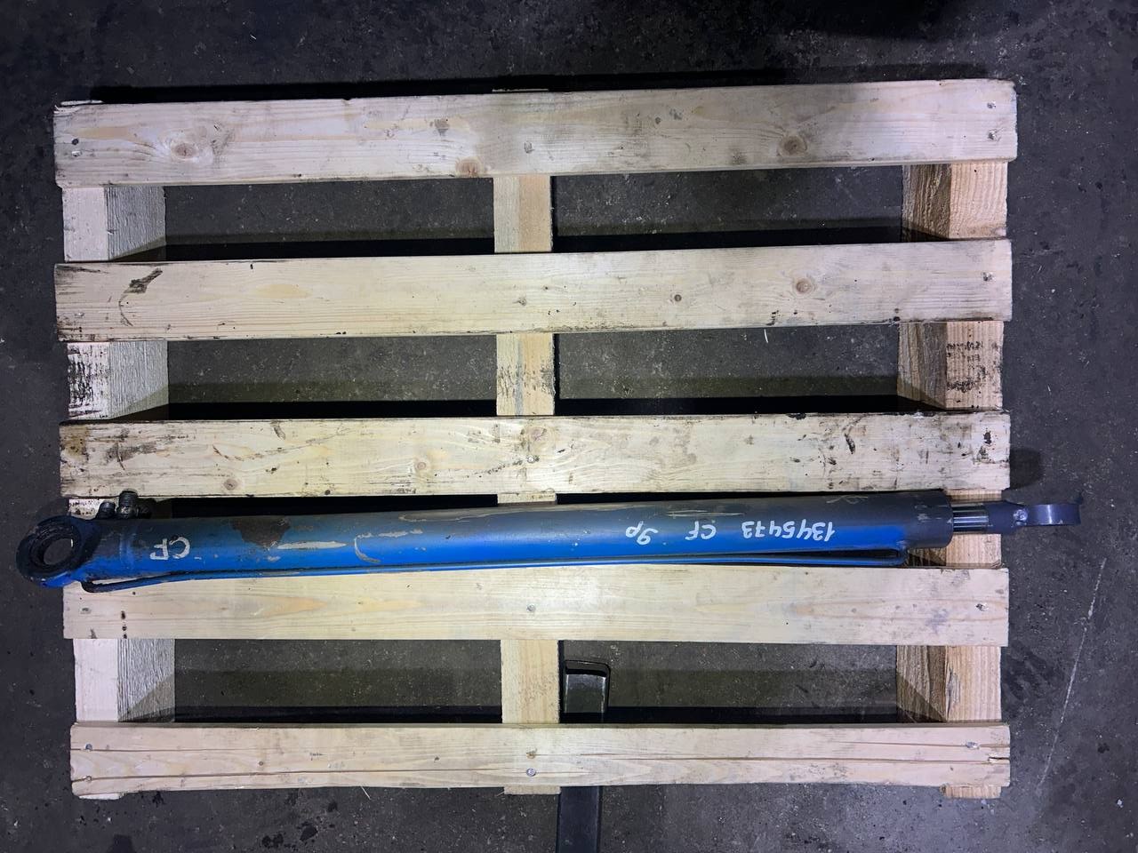 Цилиндр подъема кабины DAF CF 1345473