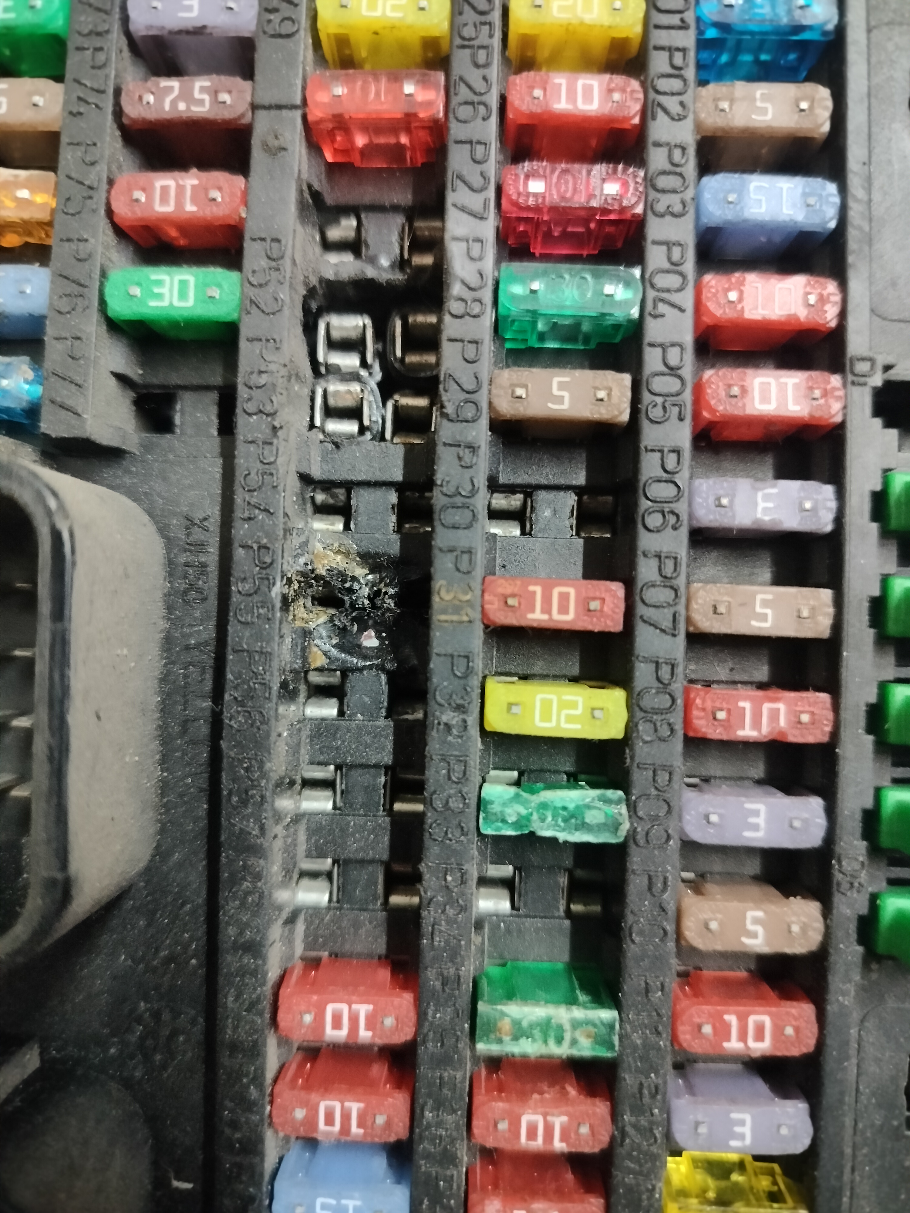 Блок предохранителей рено магнум Renault Magnum DXI12 5010590677 Premium DXI11 21169993 21899301 блок предохранителей RVI Magnum Kerax DXI13,VOLVO FL FE