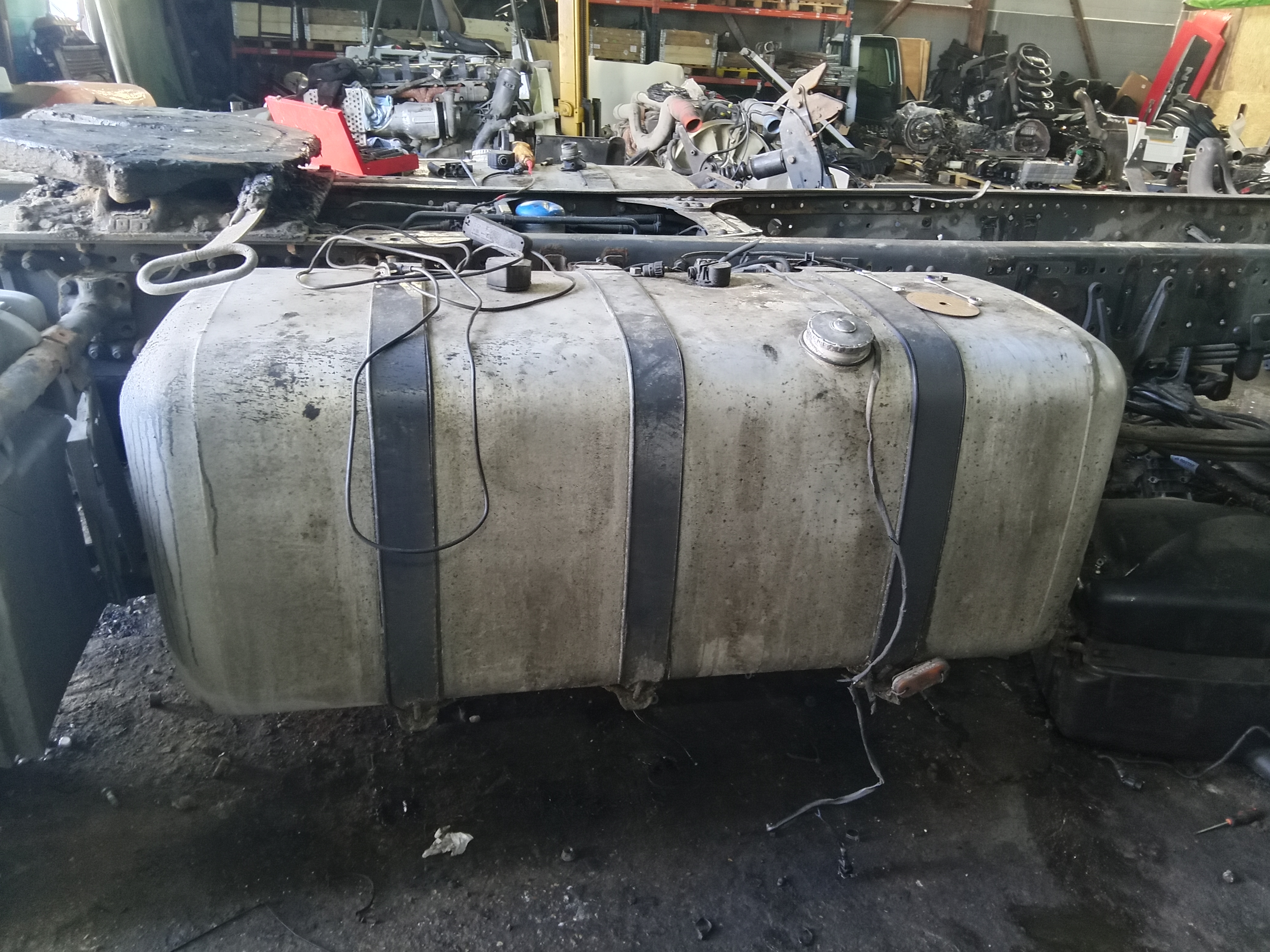 Бак топливный Мерседес актрос