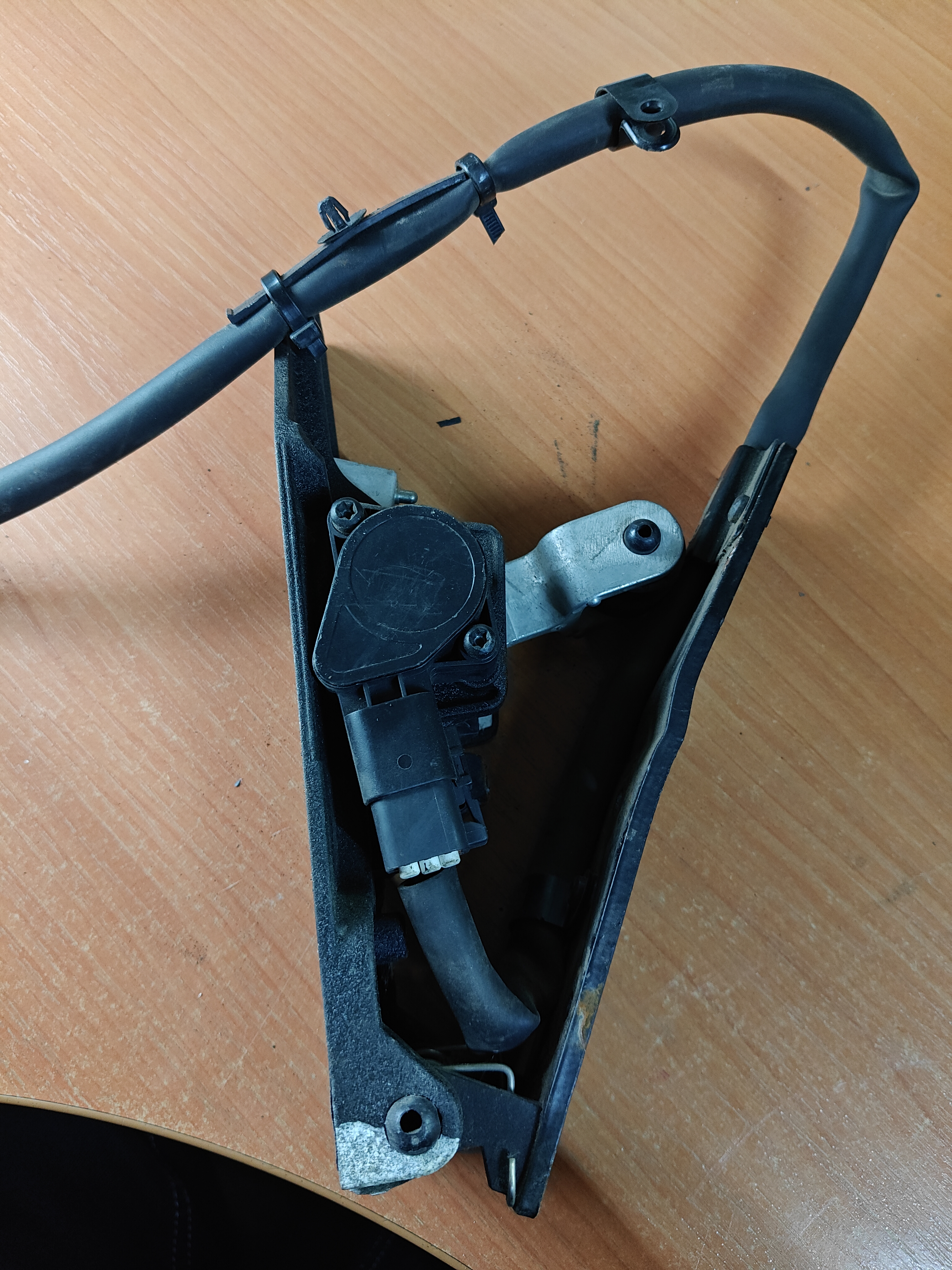 Педаль акселератора Renault Magnum E-TECH 7421111161 3 контакта
