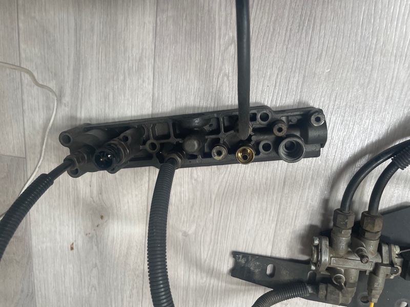 Блок клапанов КПП ZF Ecosplit DAF XF 105.460 (б/у)